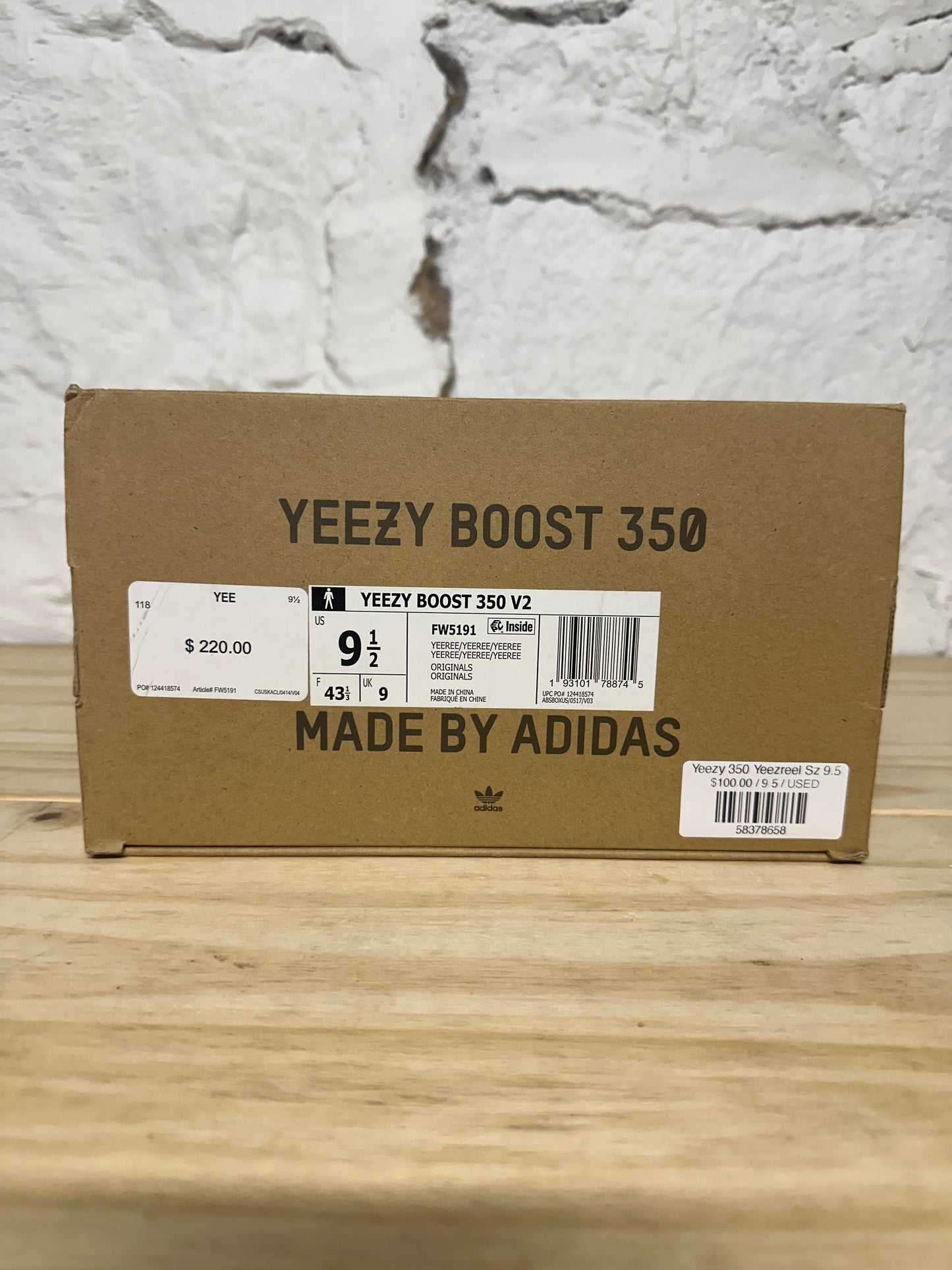 Yeezy 350 V2 Yeezreel Sz 9.5