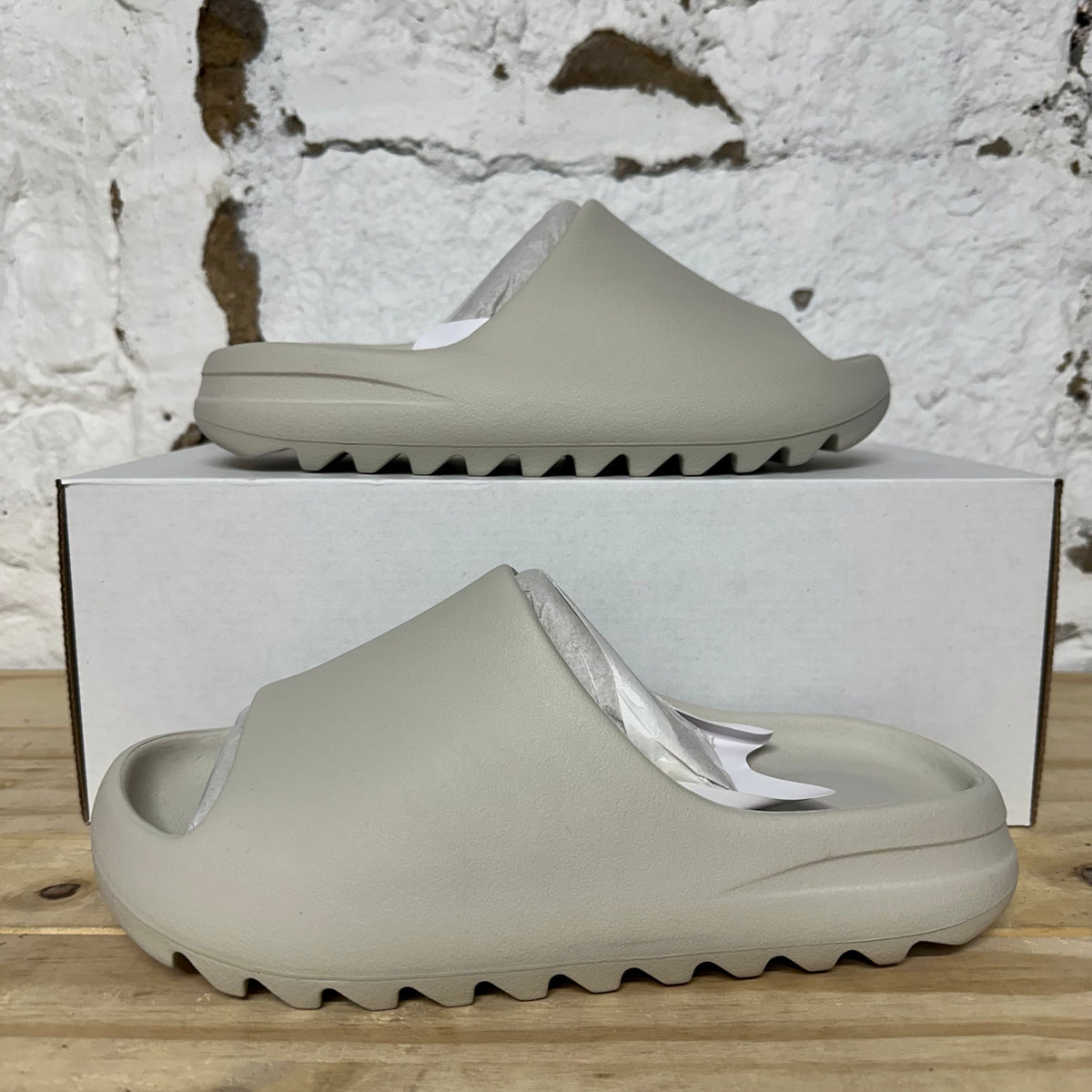 Yeezy Slide 01 Cream Sz 8 DS