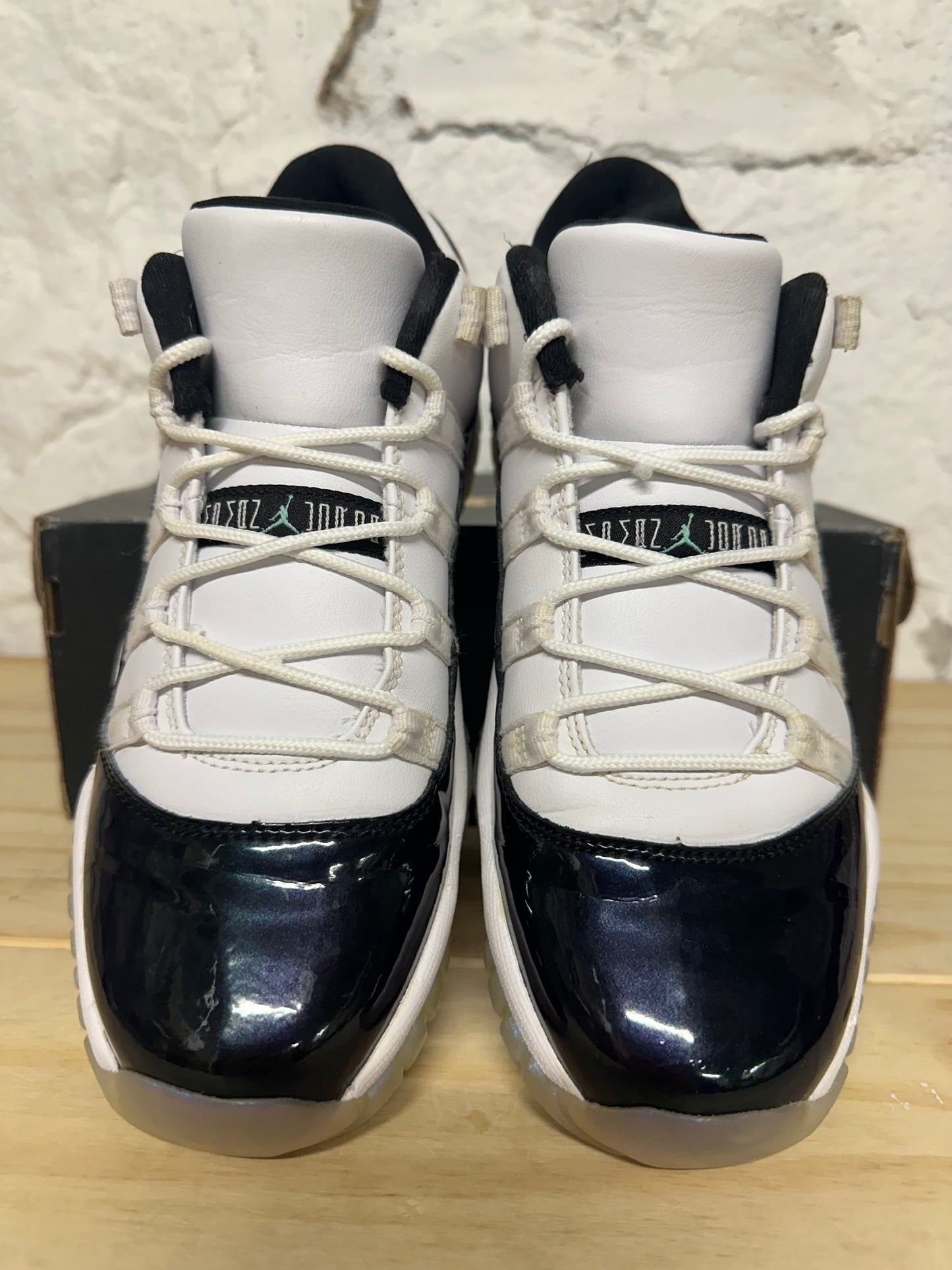 Air Jordan 11 Low Emerald Sz 7Y