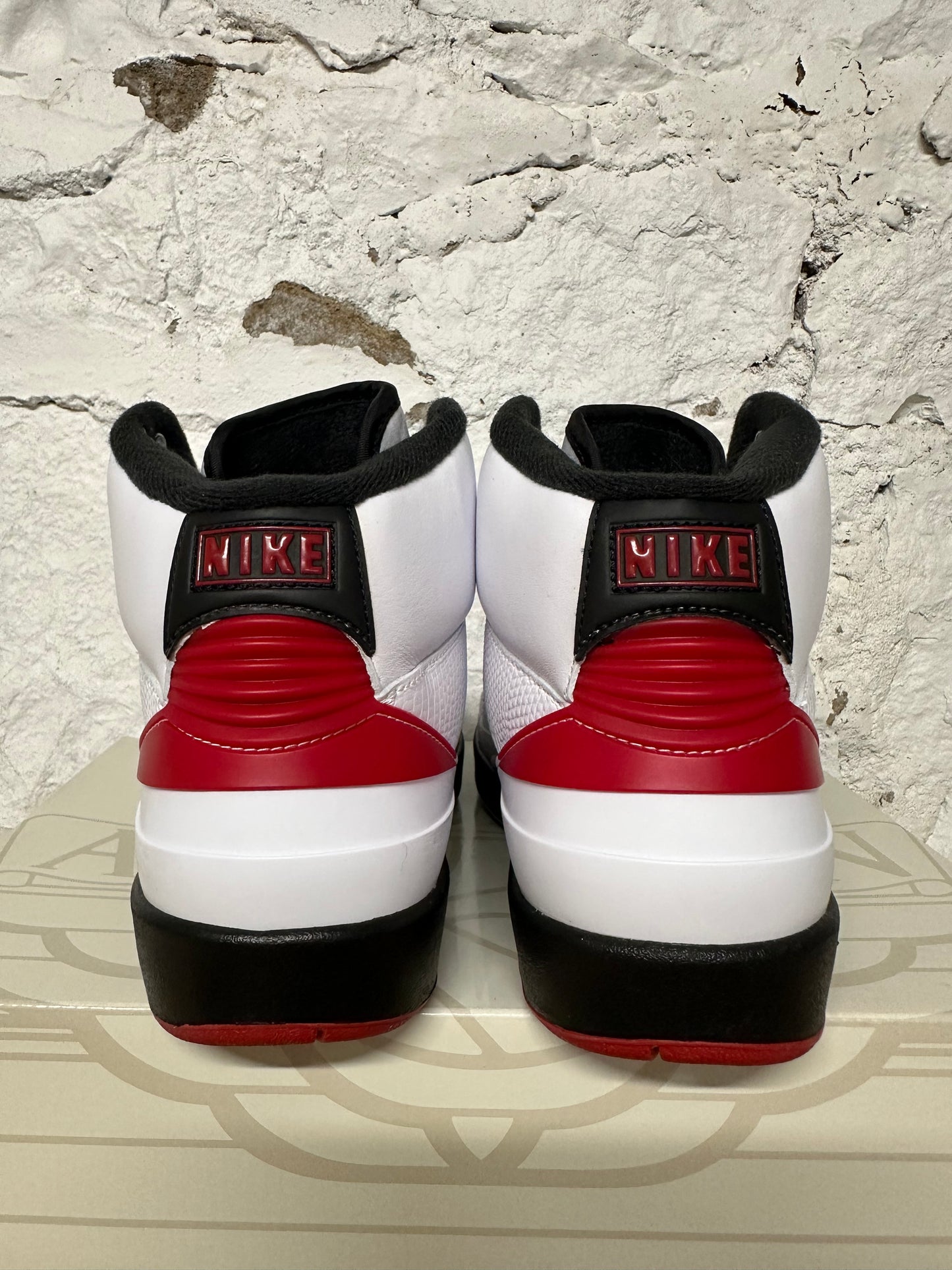 Air Jordan 2 Chicago Sz 8