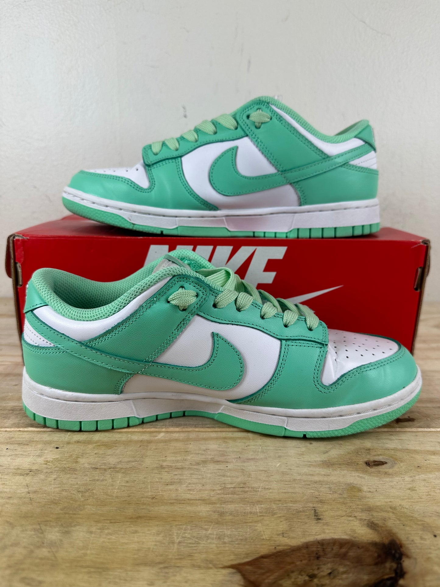 Nike Dunk Low Green Glow Sz 7.5(9W)