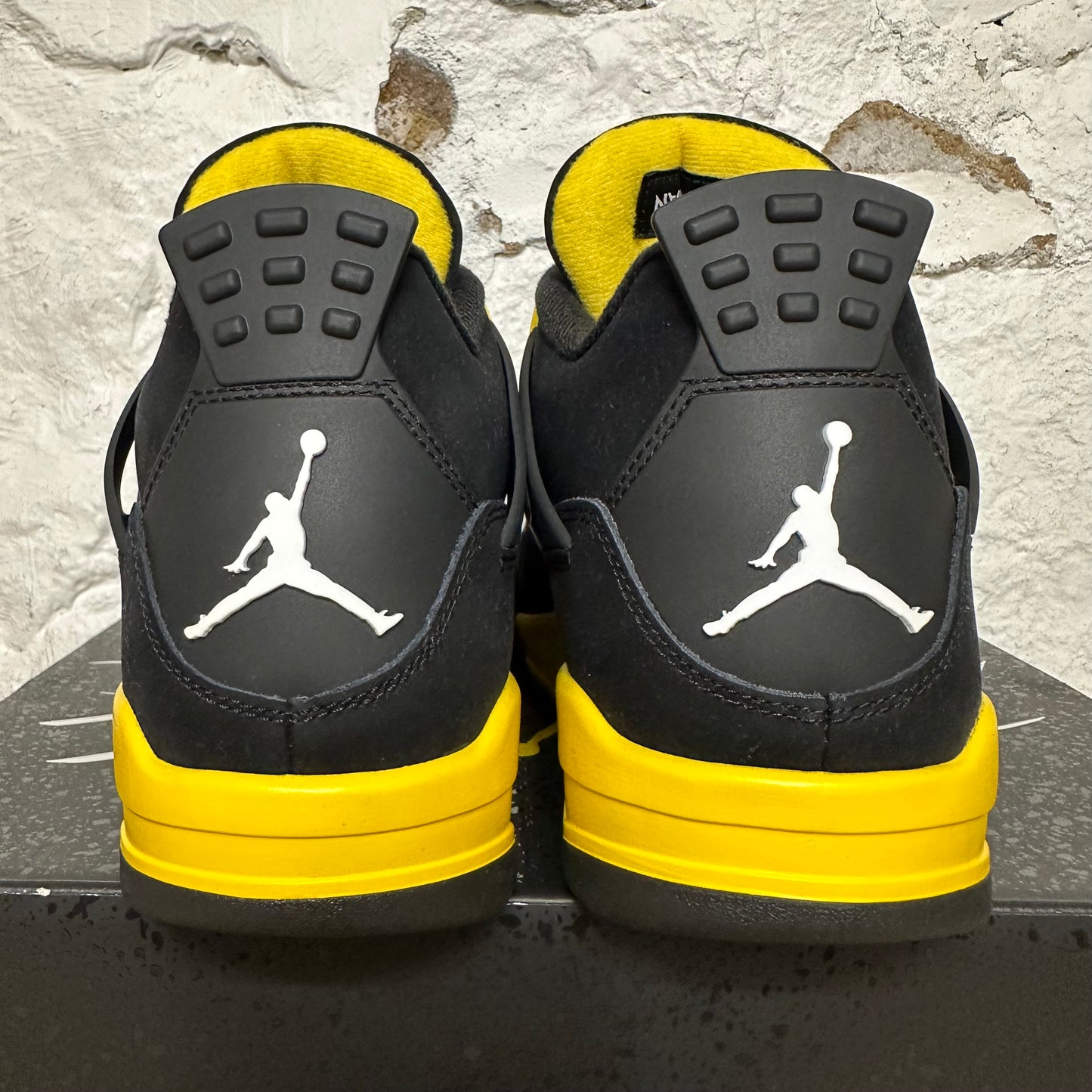 Air Jordan 4 Thunder (2023) Sz 10