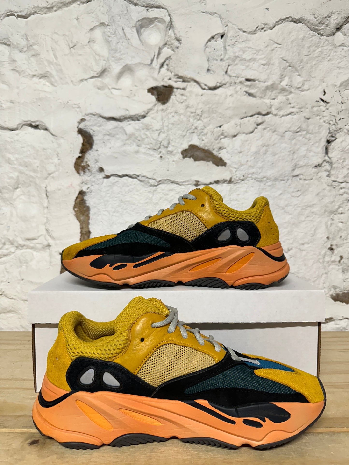 Yeezy 700 Sun Sz 9