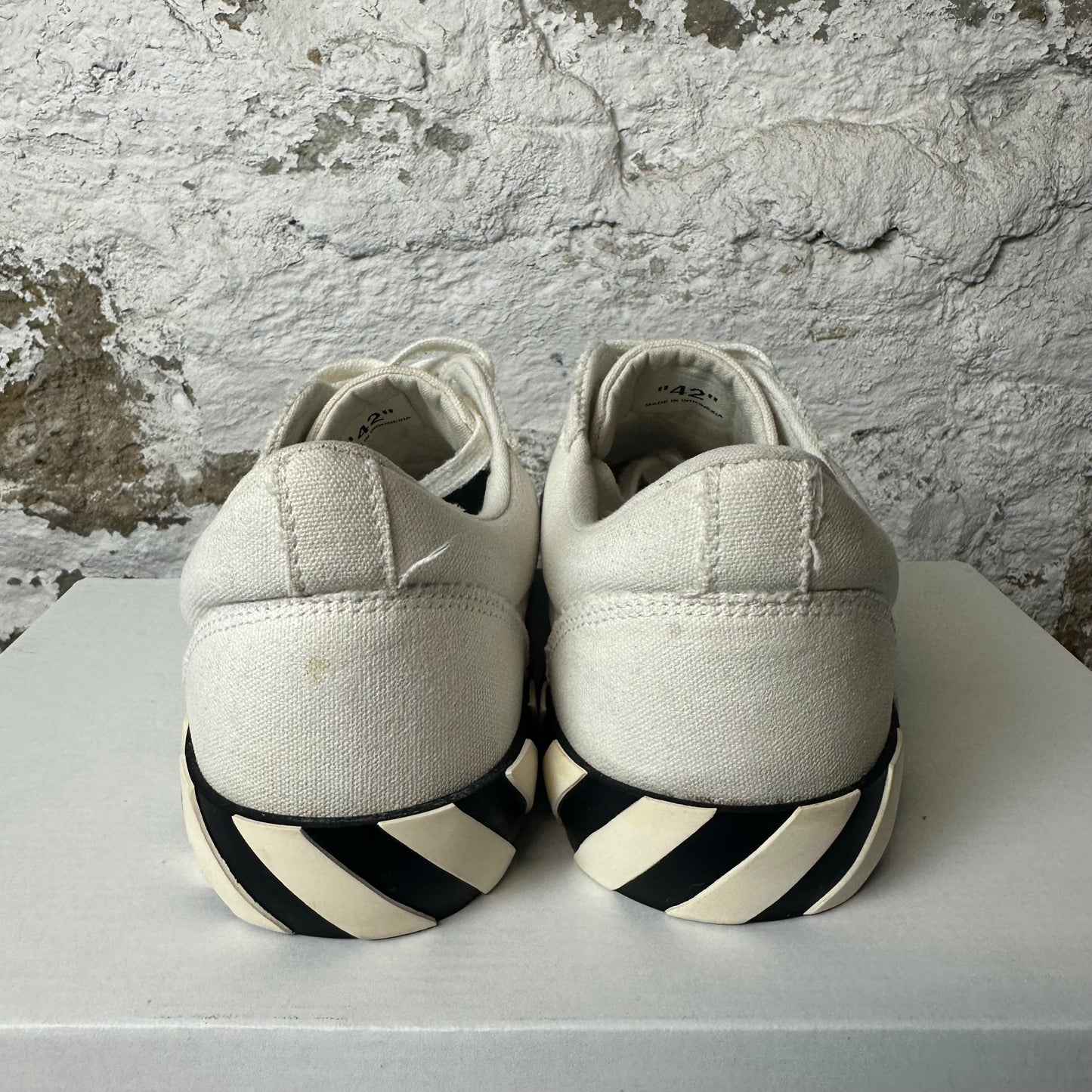 Off-White Vulc White Blue Arrows Sz 9 (42) No Box