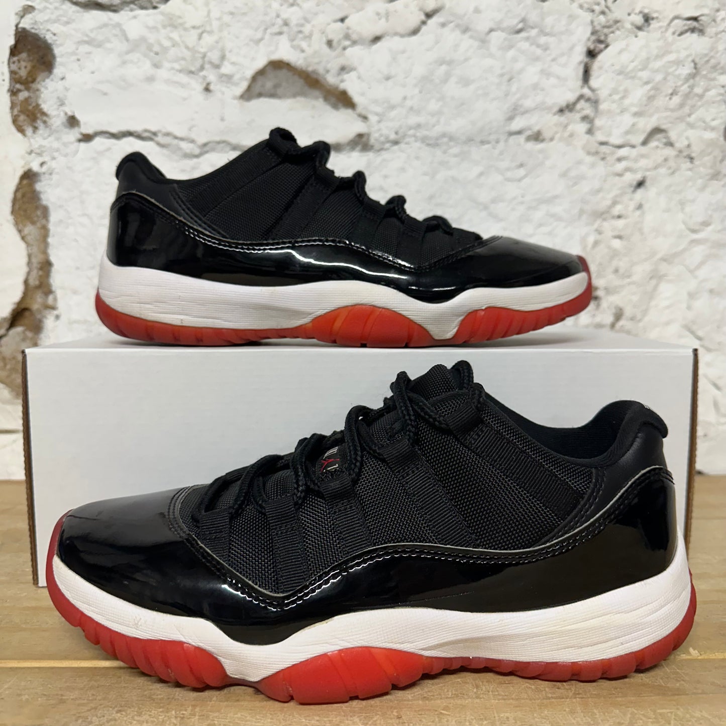 Air Jordan 11 Low Bred Sz 8.5