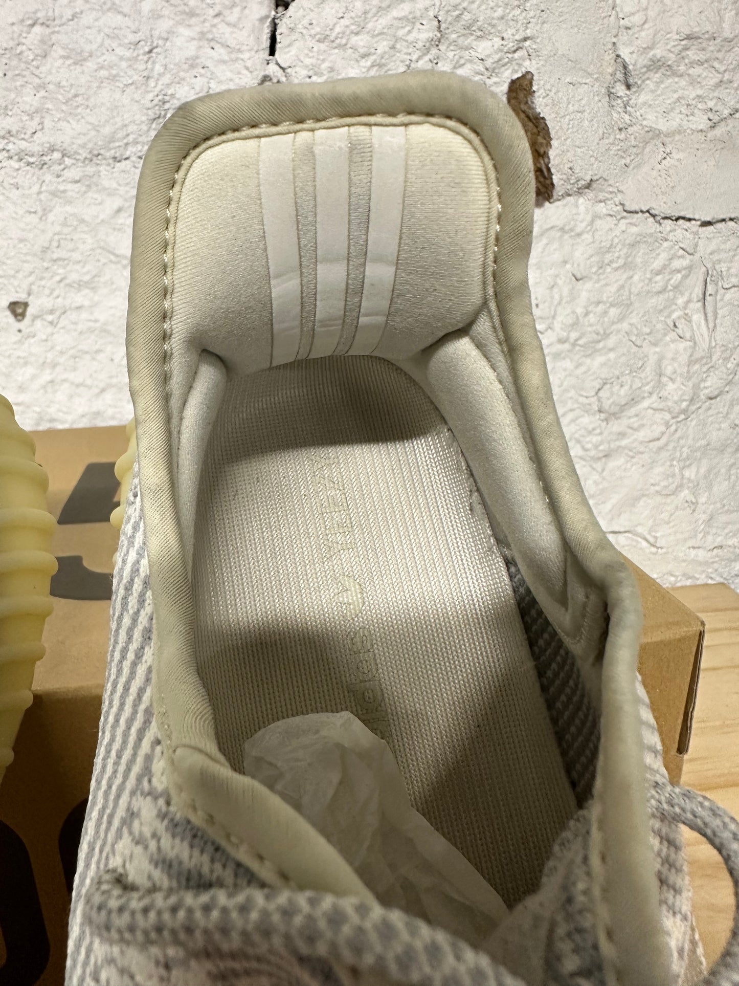 Yeezy 350 V2 Lundmark Sz 11