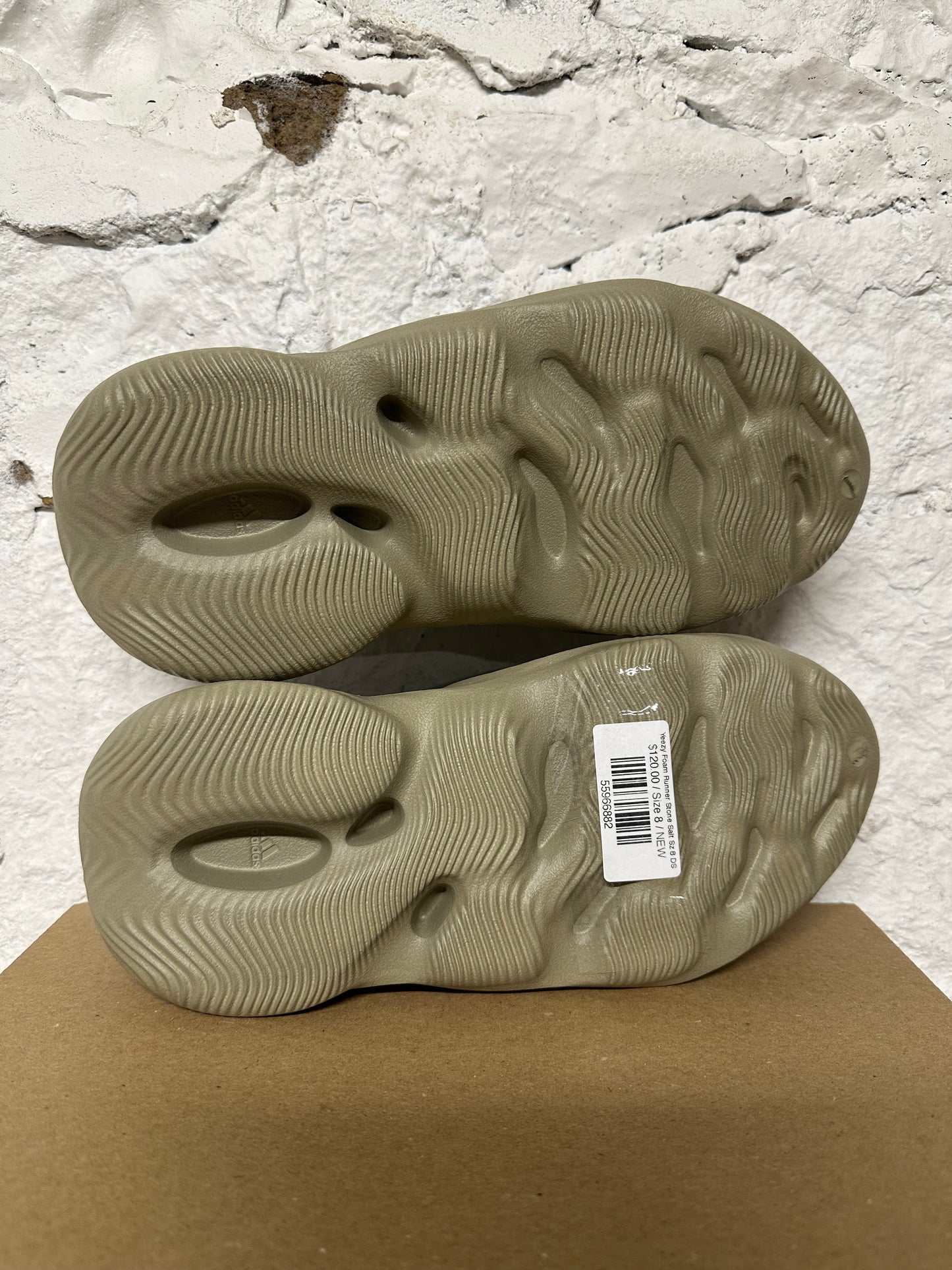 Yeezy Foam RNNR Stone Salt Sz 8 DS