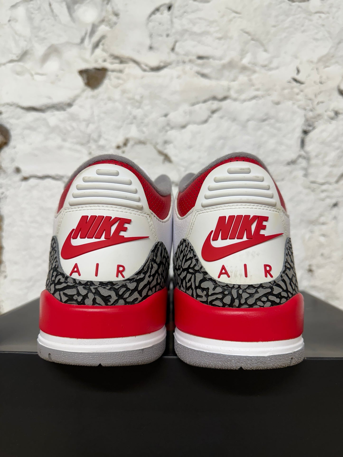 Air Jordan 3 Fire Red Sz 11