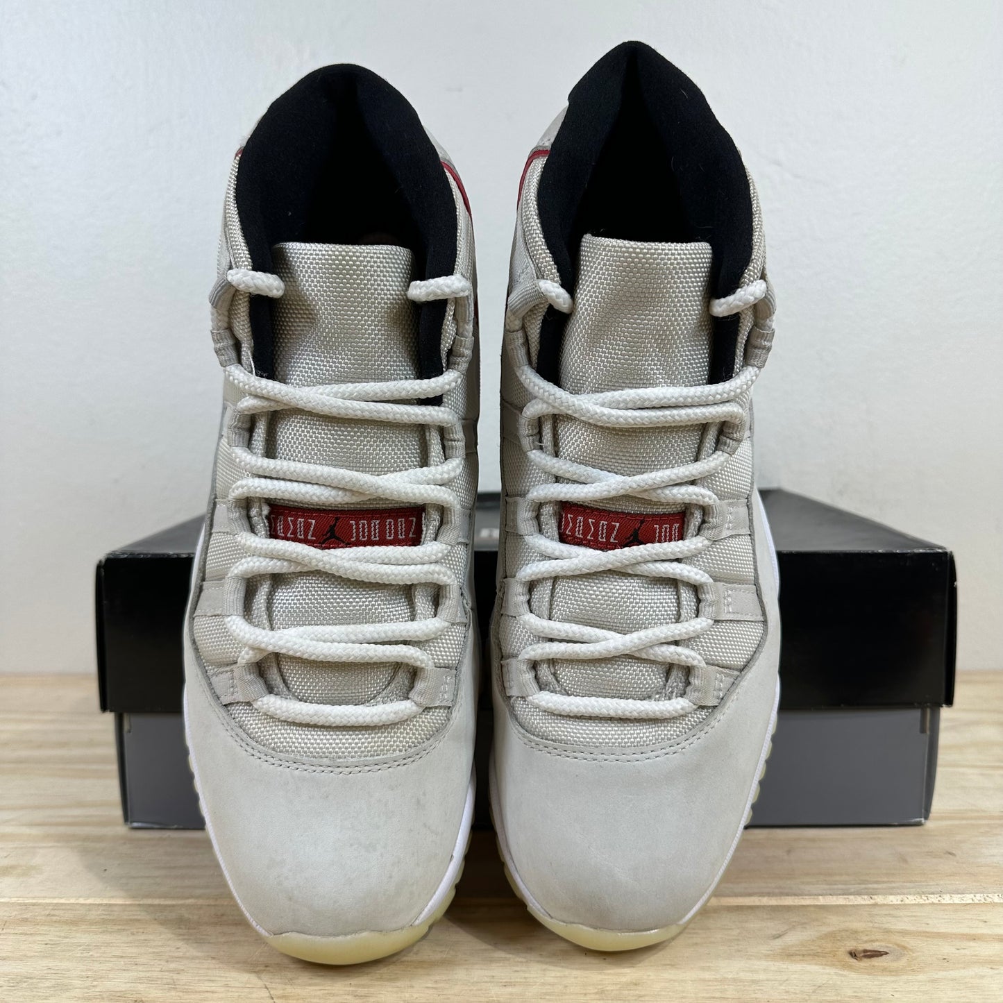 Air Jordan 11 Platinum Tint Sz 9