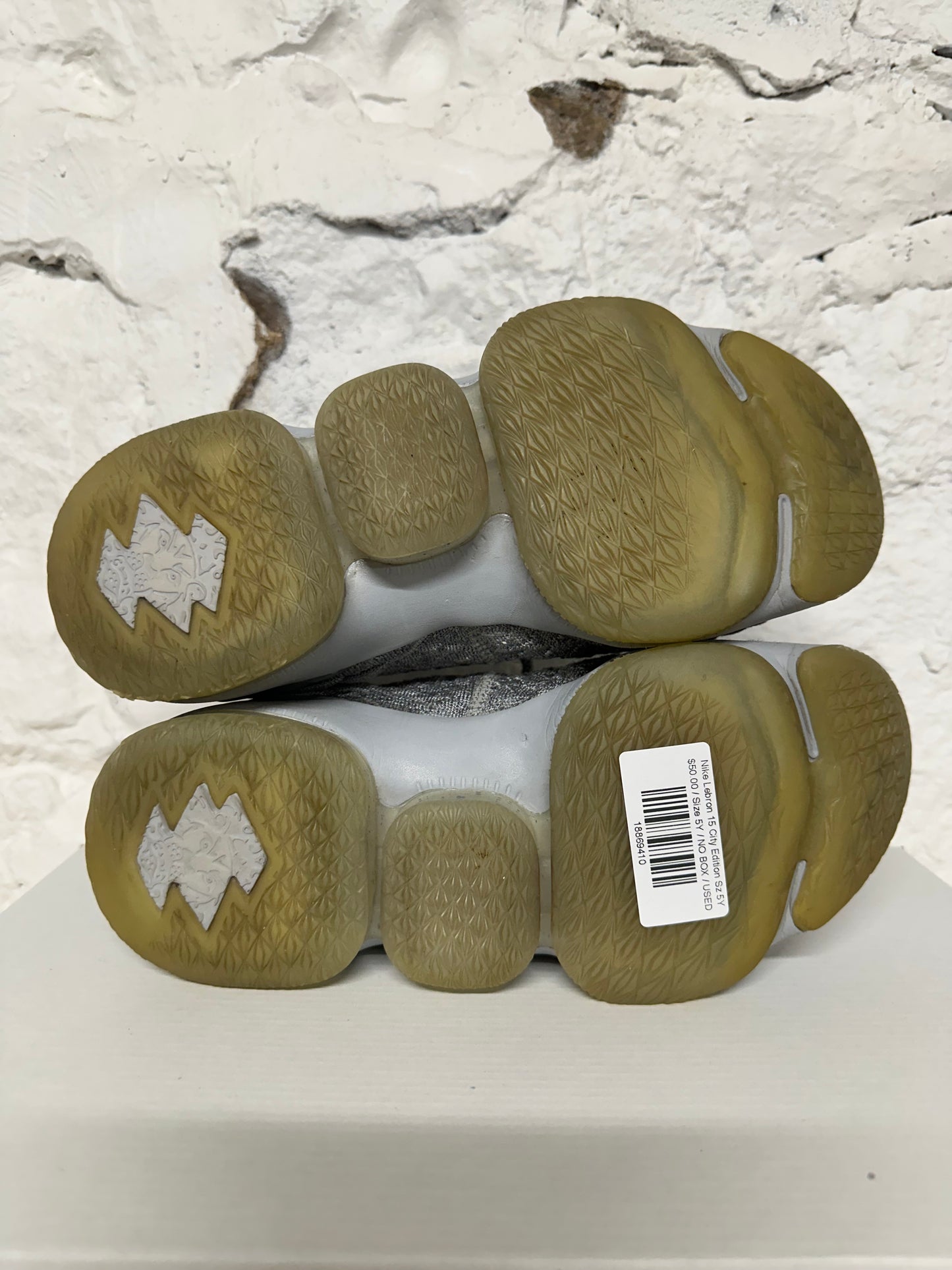 Nike LeBron 15 City Edition Sz 5Y