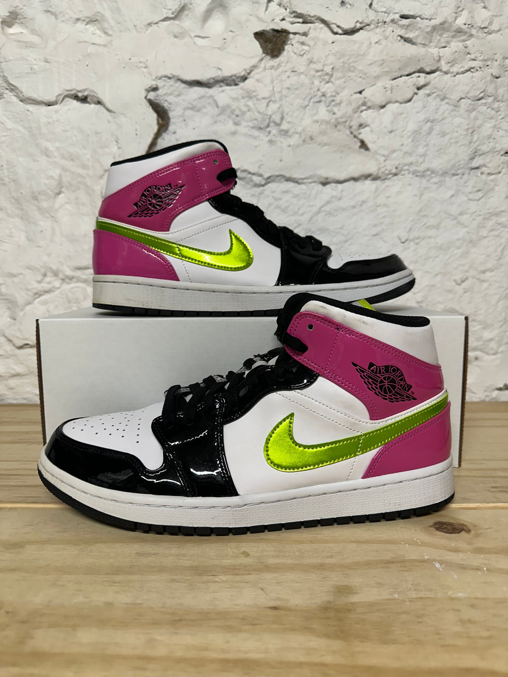 Air Jordan 1 Mid Cyber Active Fuschia Sz 10.5