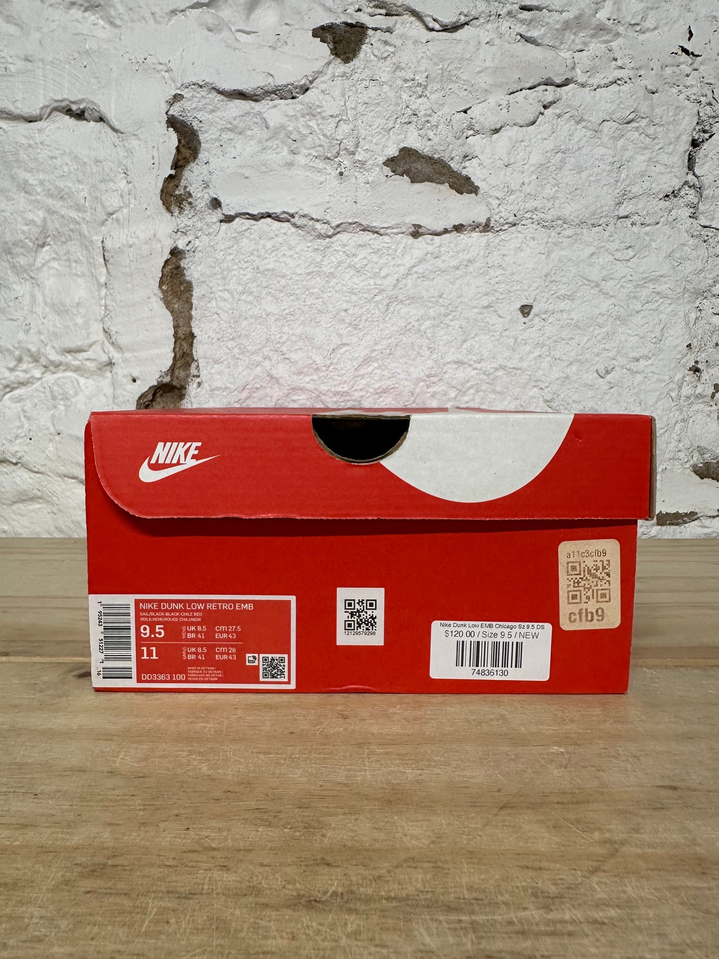 Nike Dunk Low EMB Chicago Sz 9.5 DS