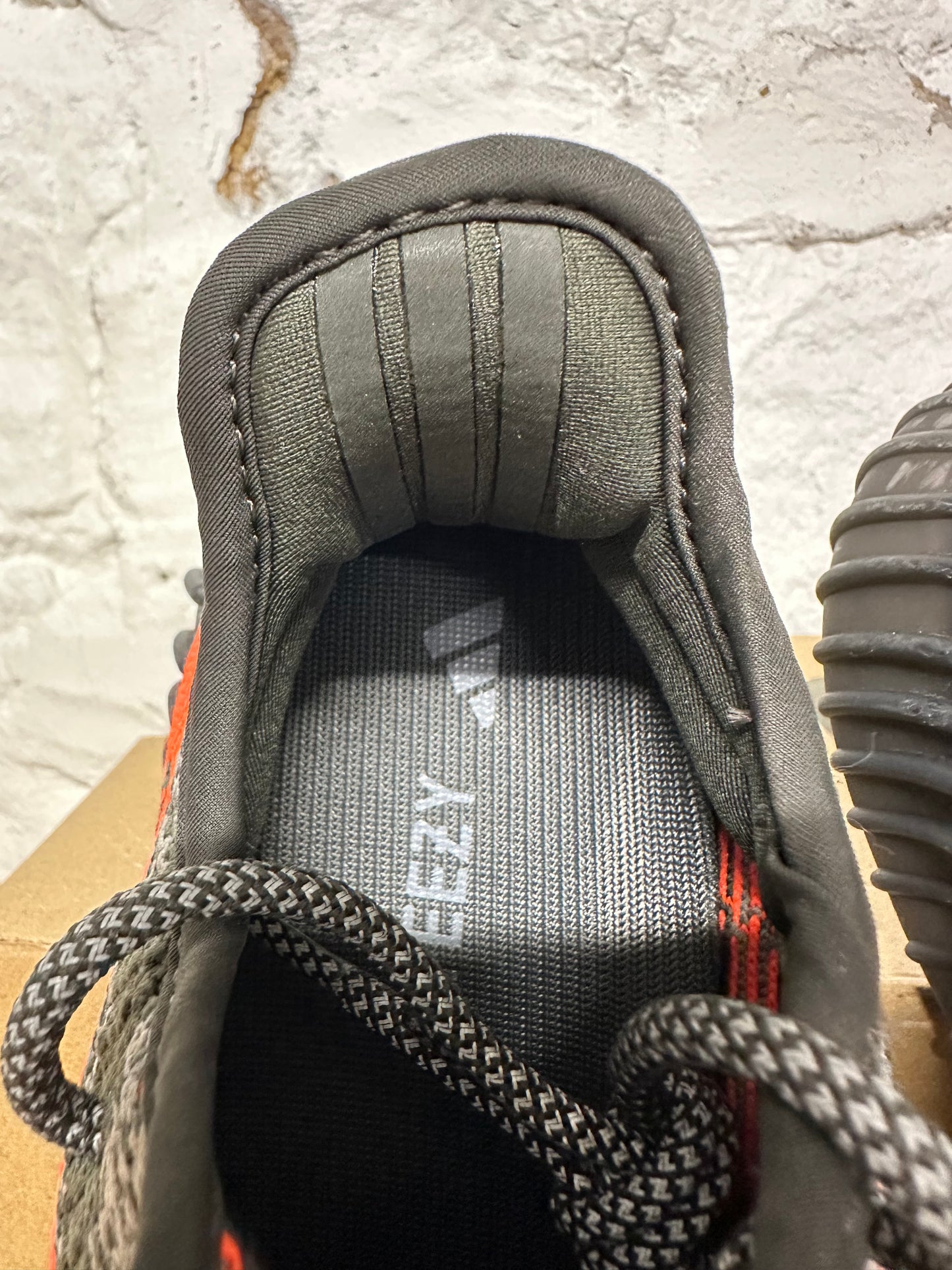 Yeezy 350 V2 Carbon Beluga Sz 4.5
