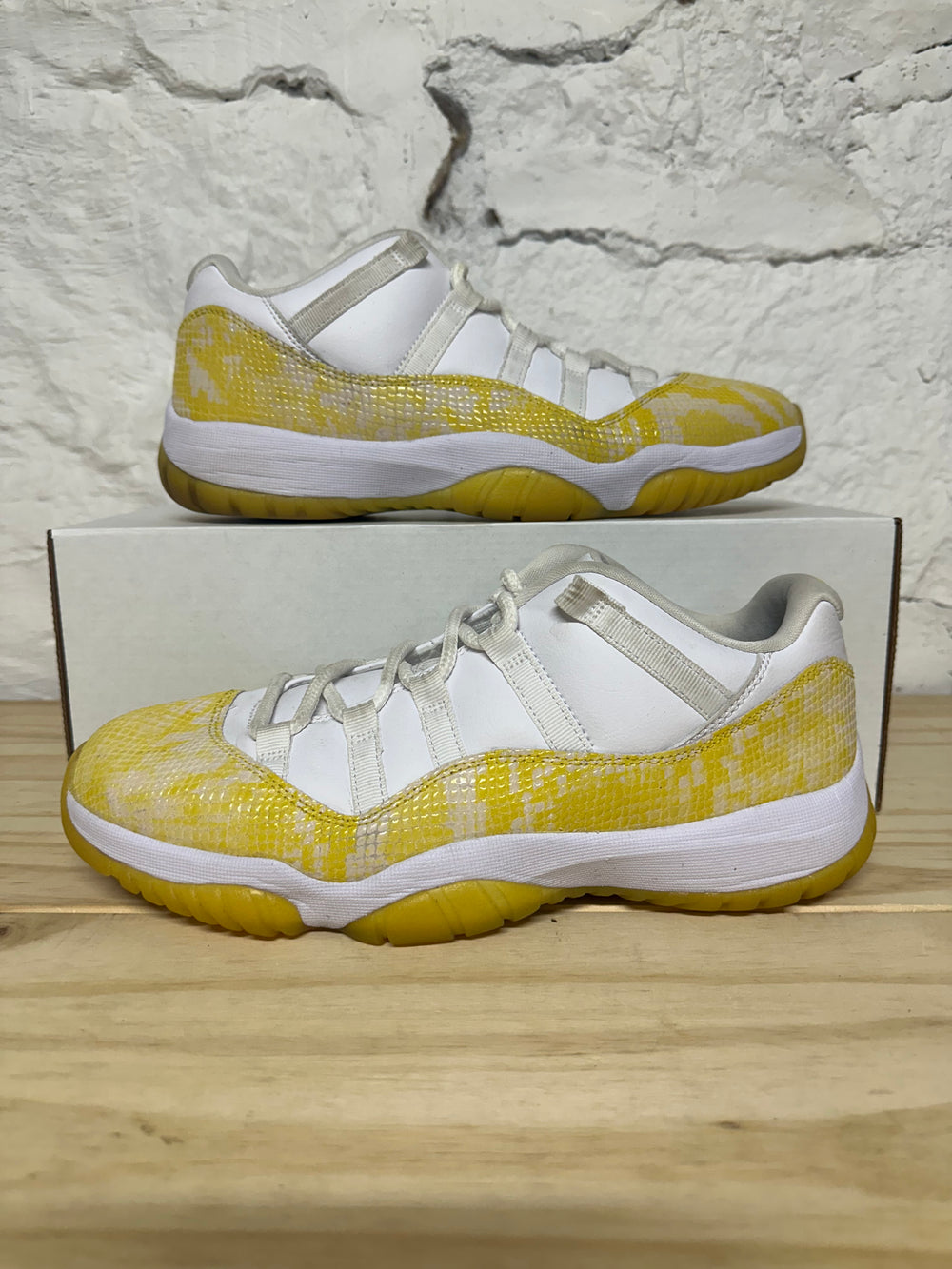 Air Jordan 11 Low Yellow Snakeskin Sz 9.5 (11W)