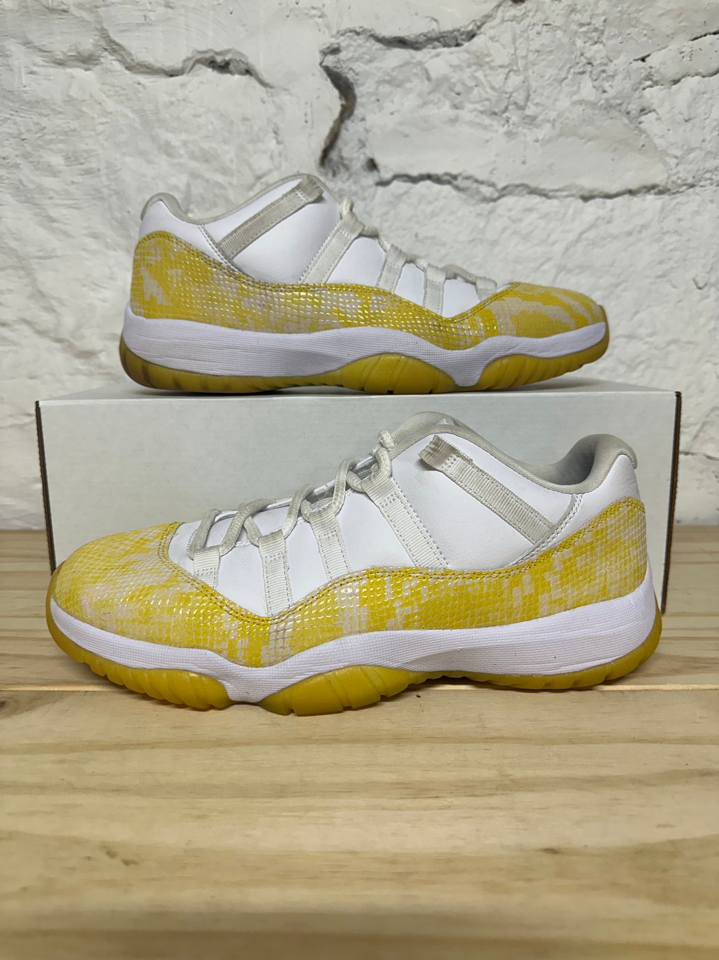 Air Jordan 11 Low Yellow Snakeskin Sz 9.5 (11W)