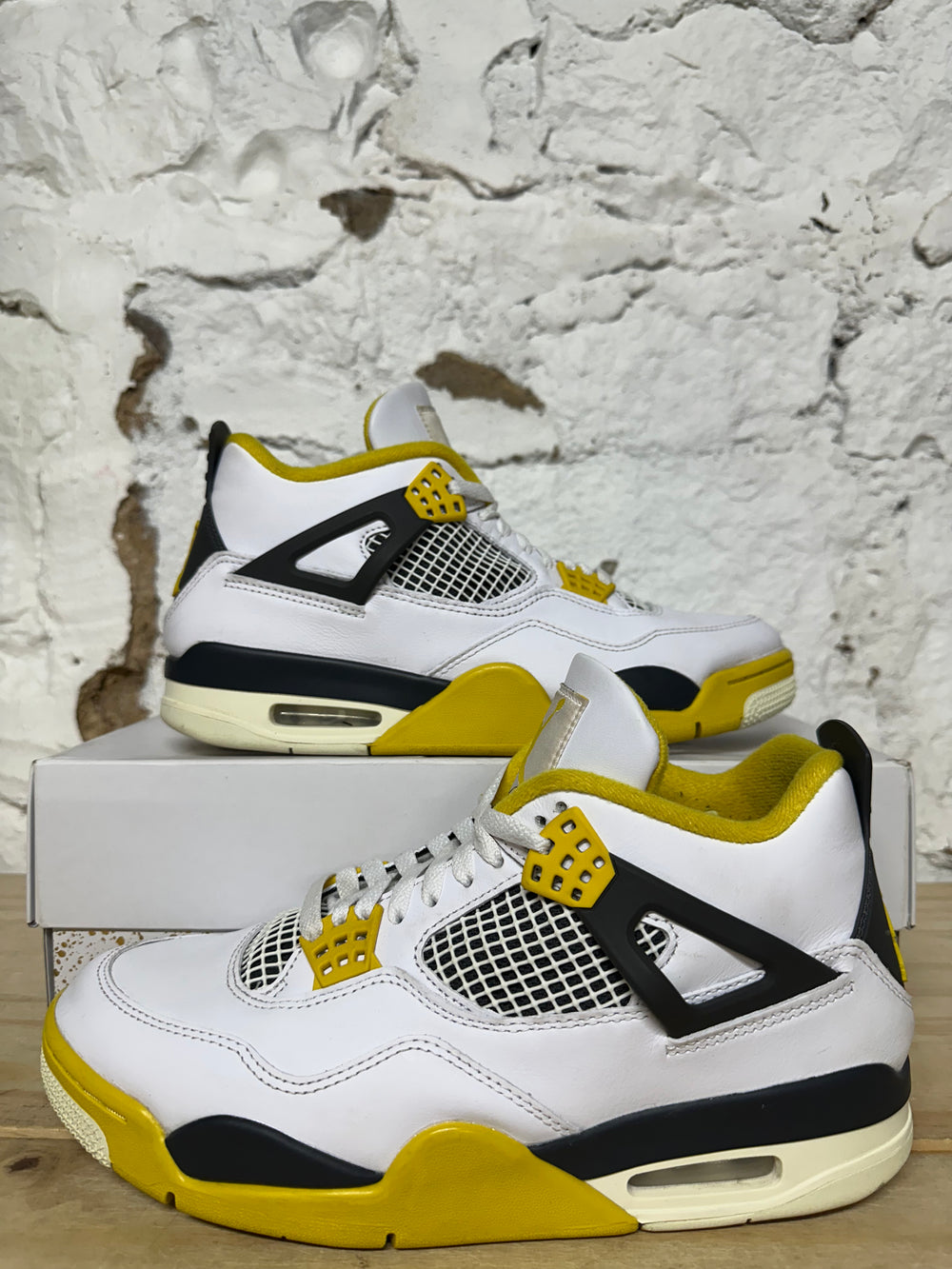 Air Jordan 4 Vivid Sulfur Sz 9.5 (11W)
