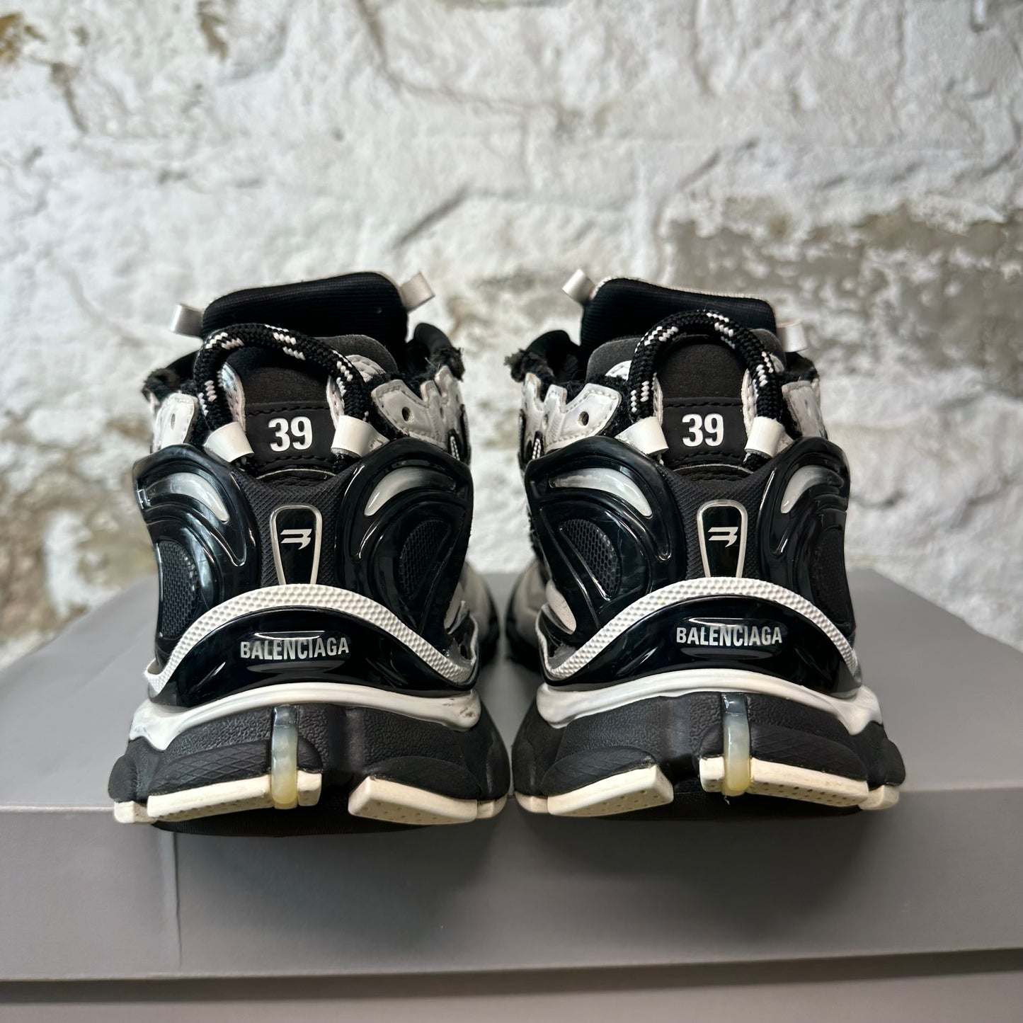 Balenciaga Runner Black White Sneaker Sz 6.5 (39)