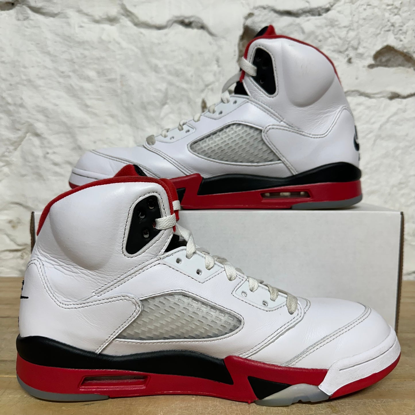 Air Jordan 5 Fire Red Black Tongue (2025) Sz 10