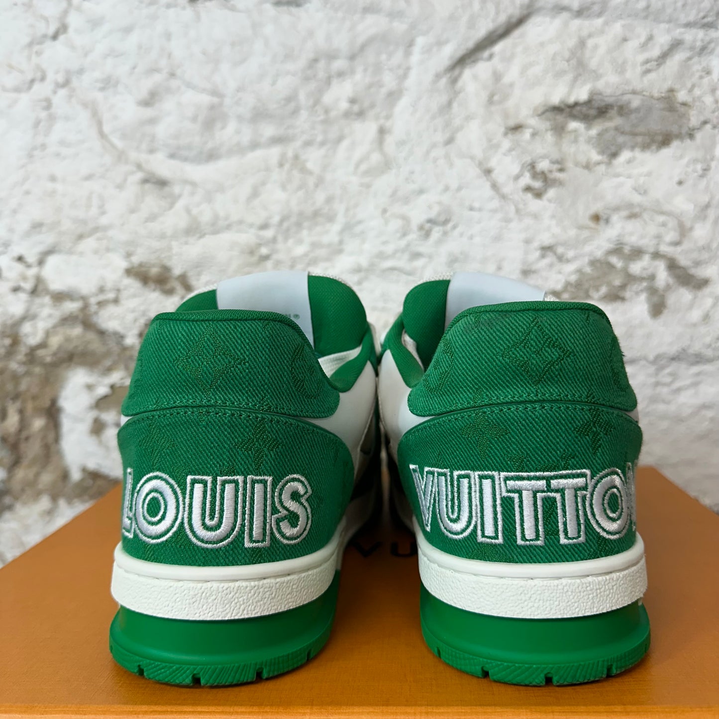 Louis Vuiton Green White Strap Trainer Sz 8.5 (7LV)
