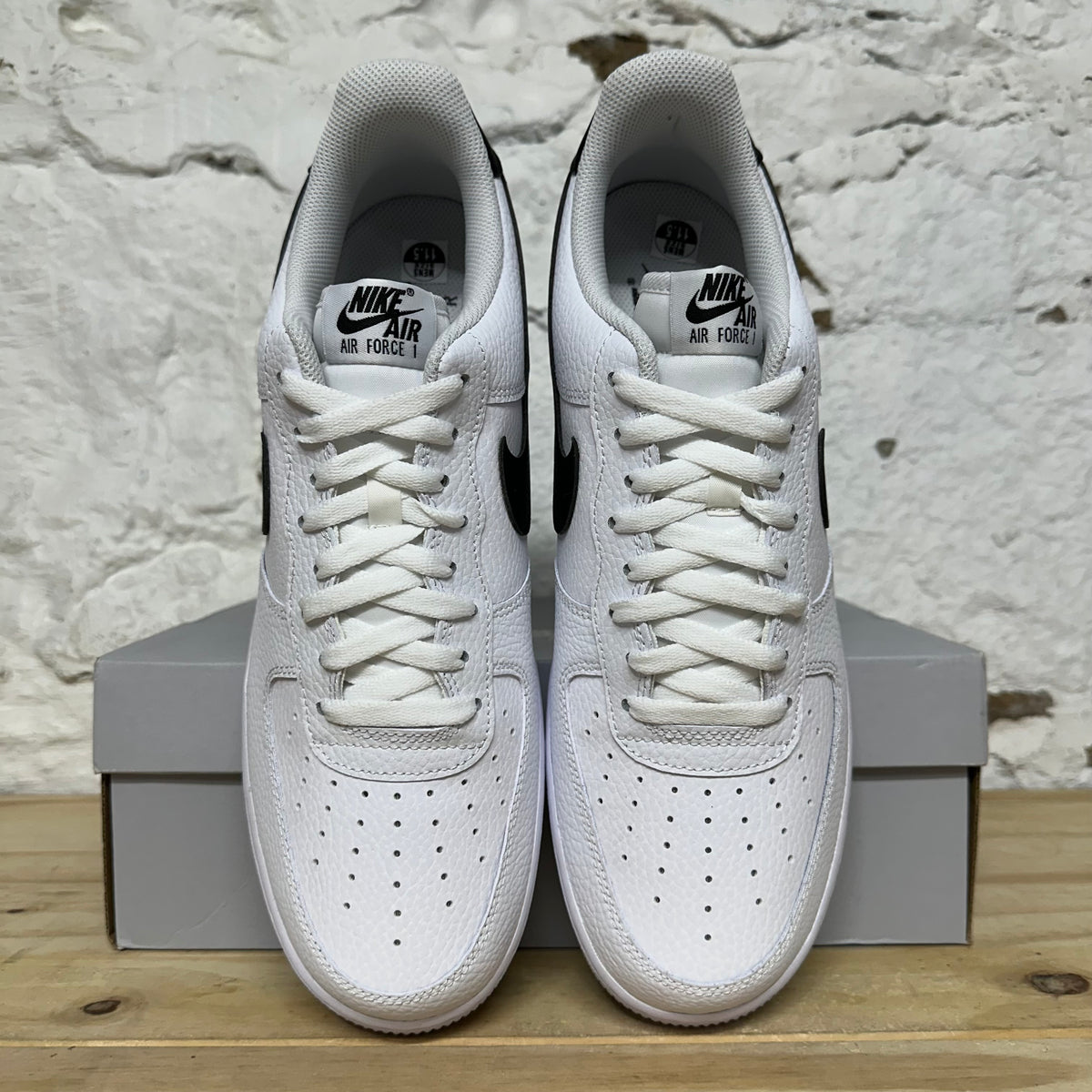 Nike Air Force 1 Low 07 Black Pebbled Swoosh Sz 11.5 DS