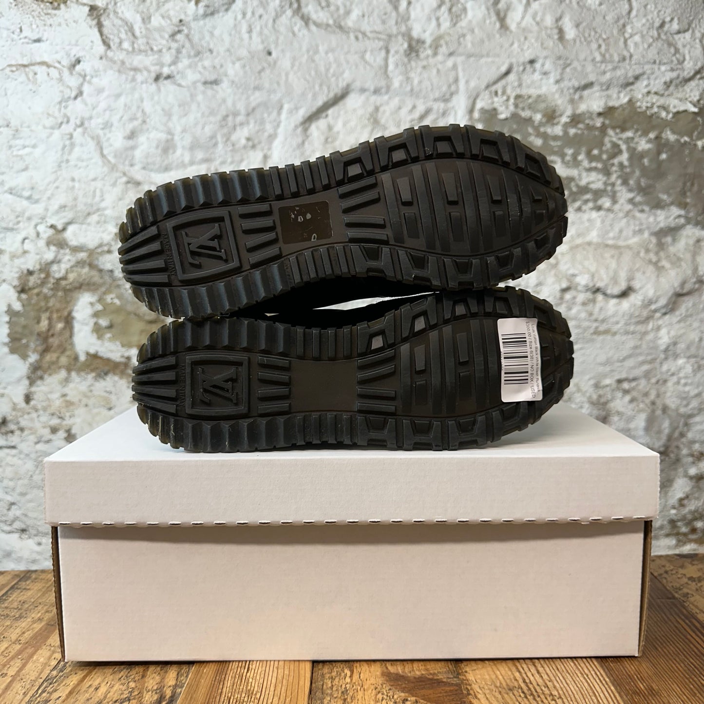 Louis Vuitton Black White Mesh Runaway Sneaker Sz 6 (38)