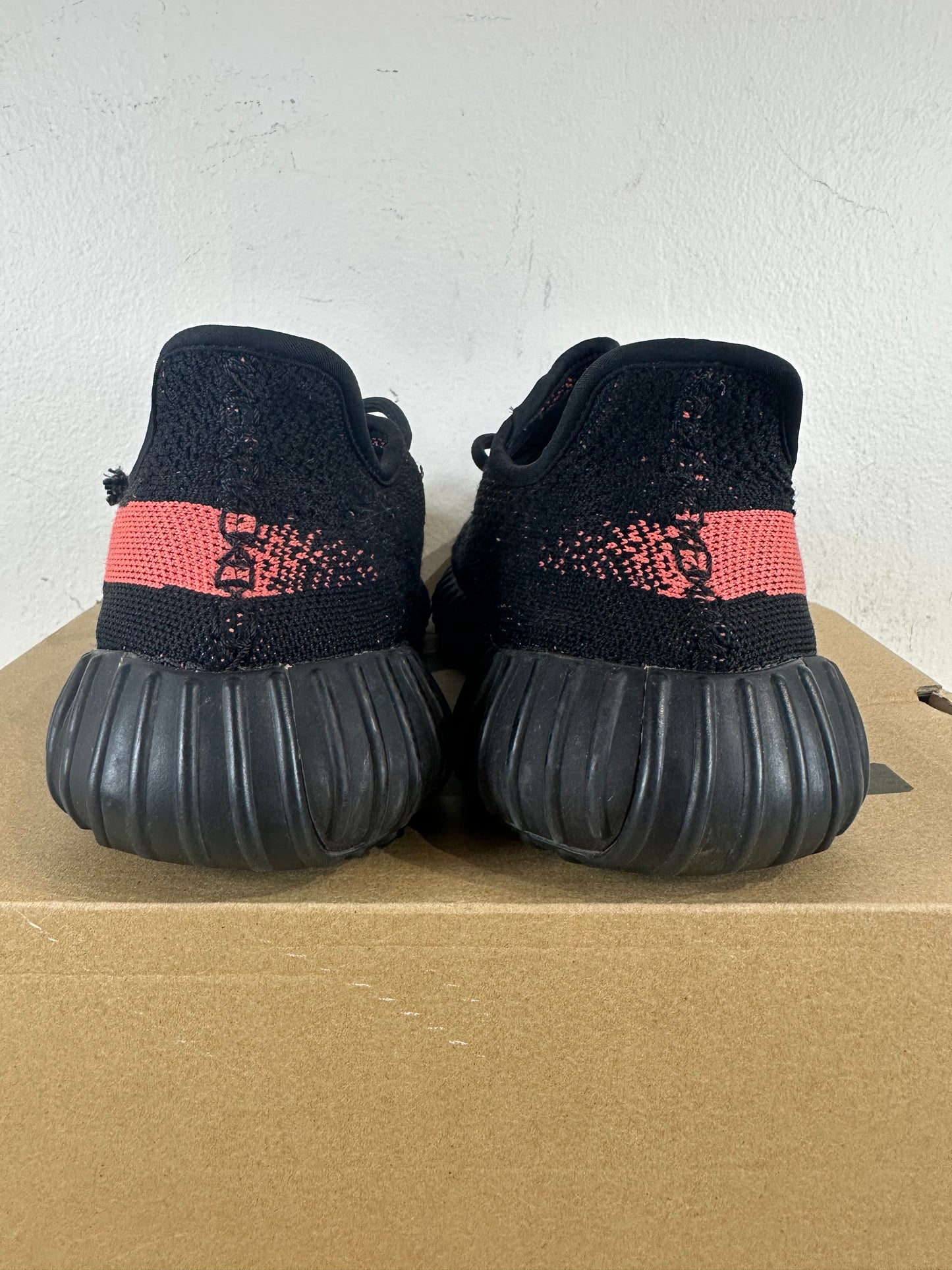 Yeezy 350 V2 Core Black Red Sz 9