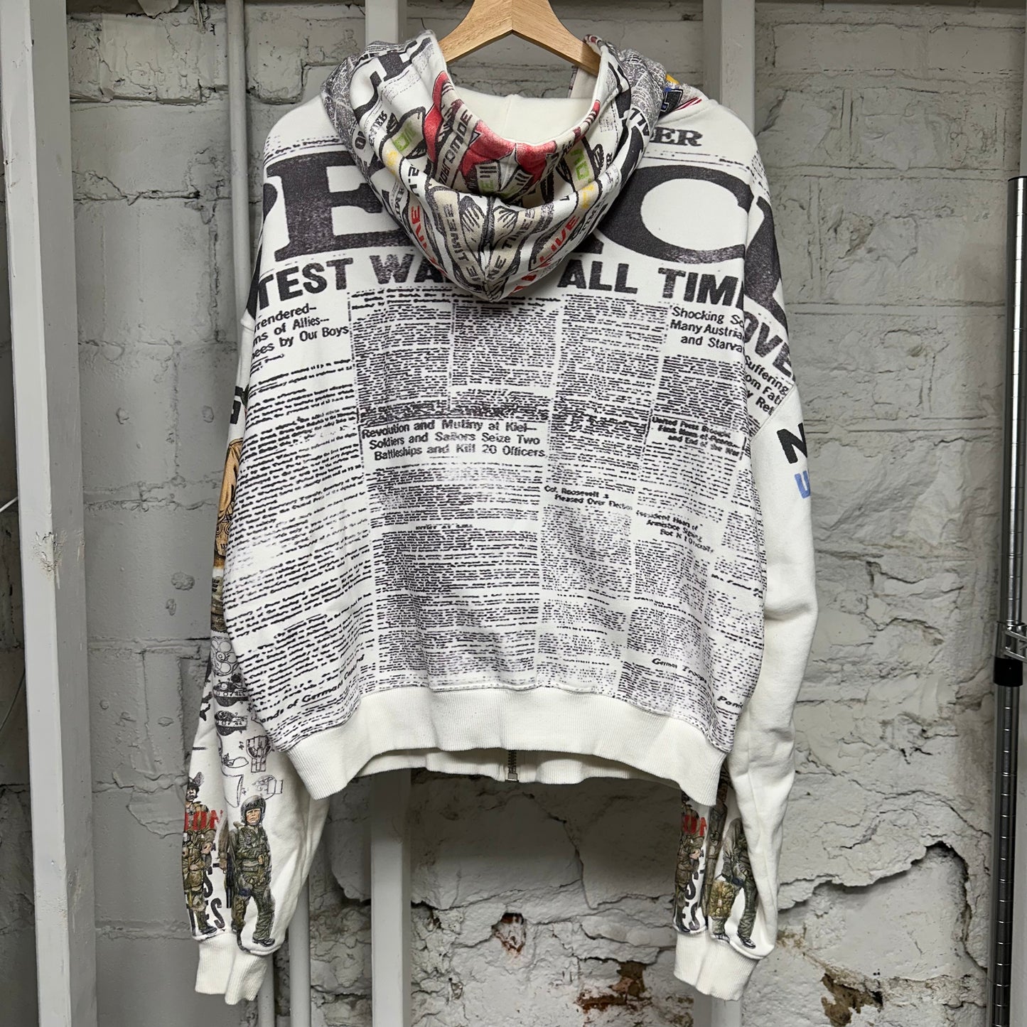 Vale Peace White Zip Up Hoodie Sz S