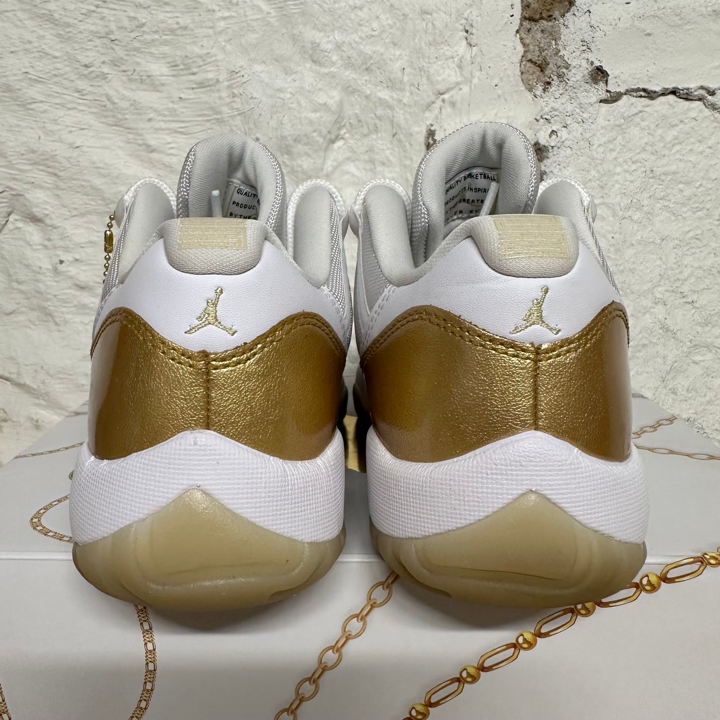 Air Jordan 11 Low Mother's Day Sz 7.5 (9W)