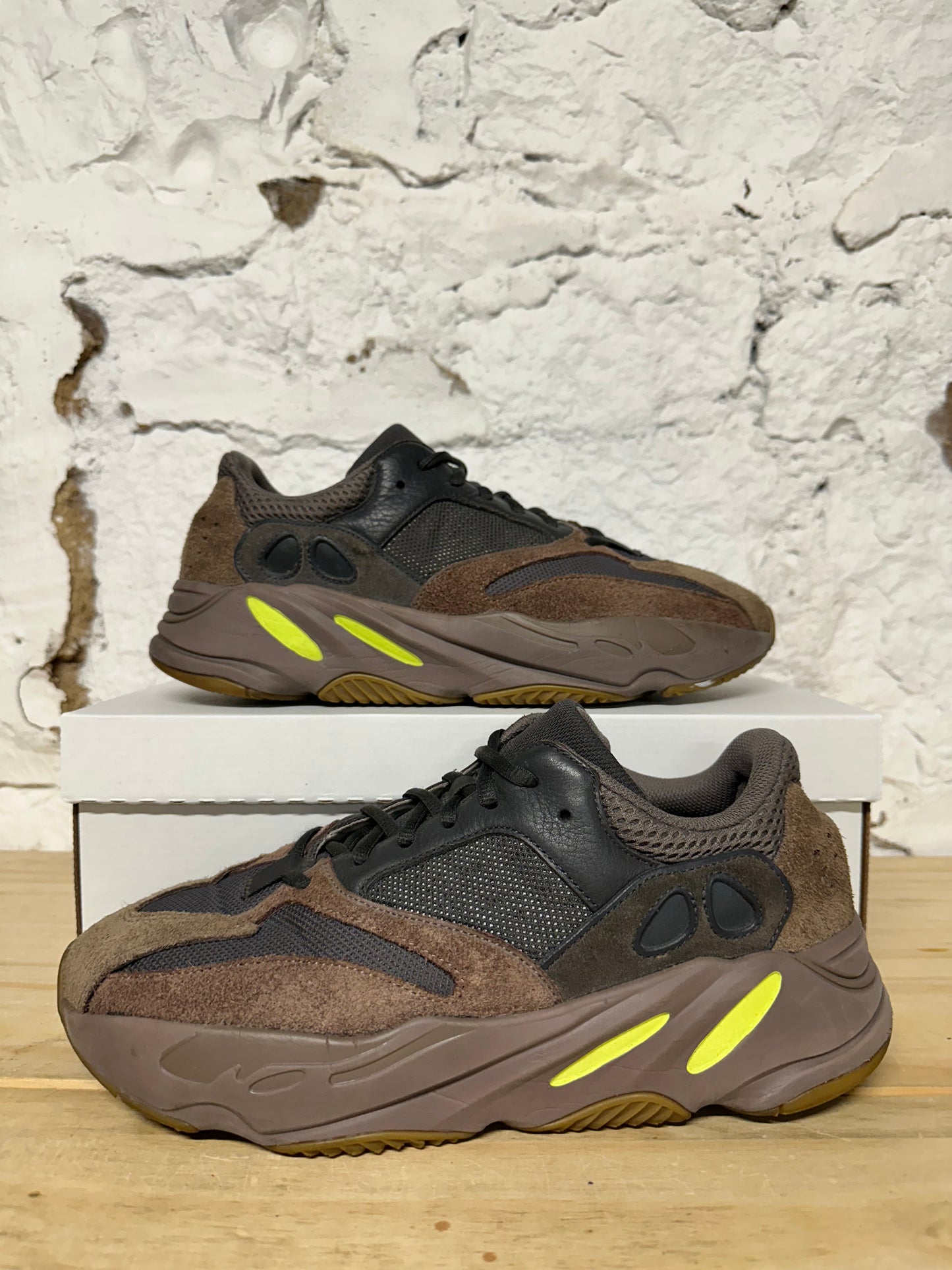 Yeezy 700 Mauve Sz 11