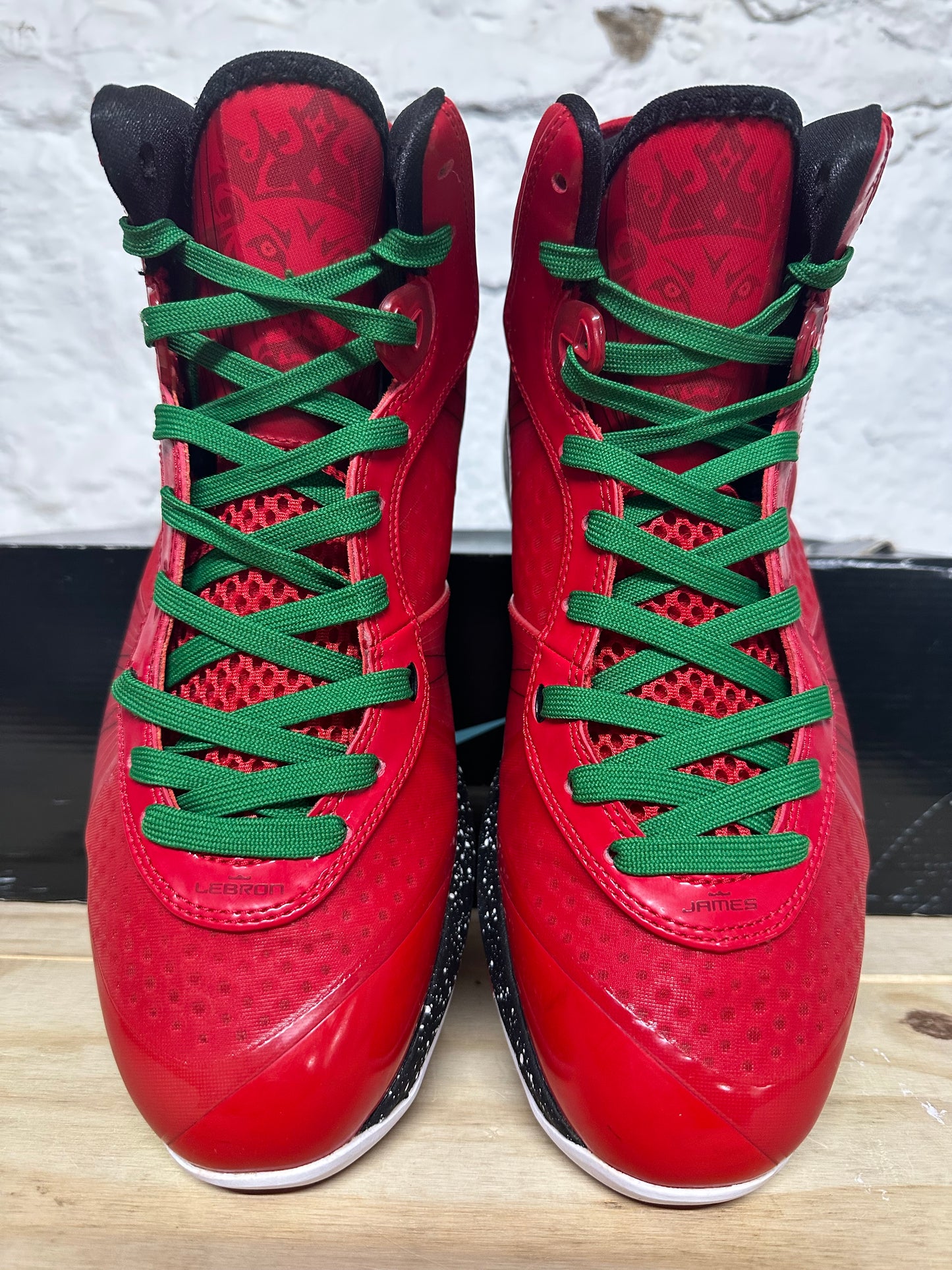 Nike LeBron 8 V/2 Chrisrtmas Sz 10