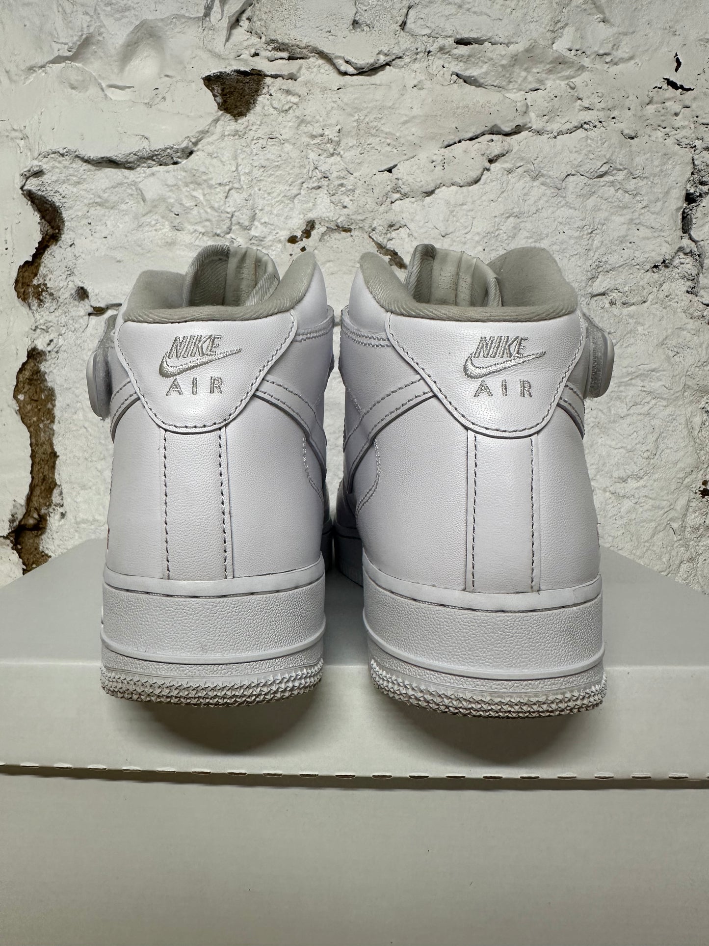 Nike Air Force 1 Mid White Supreme Sz 8.5