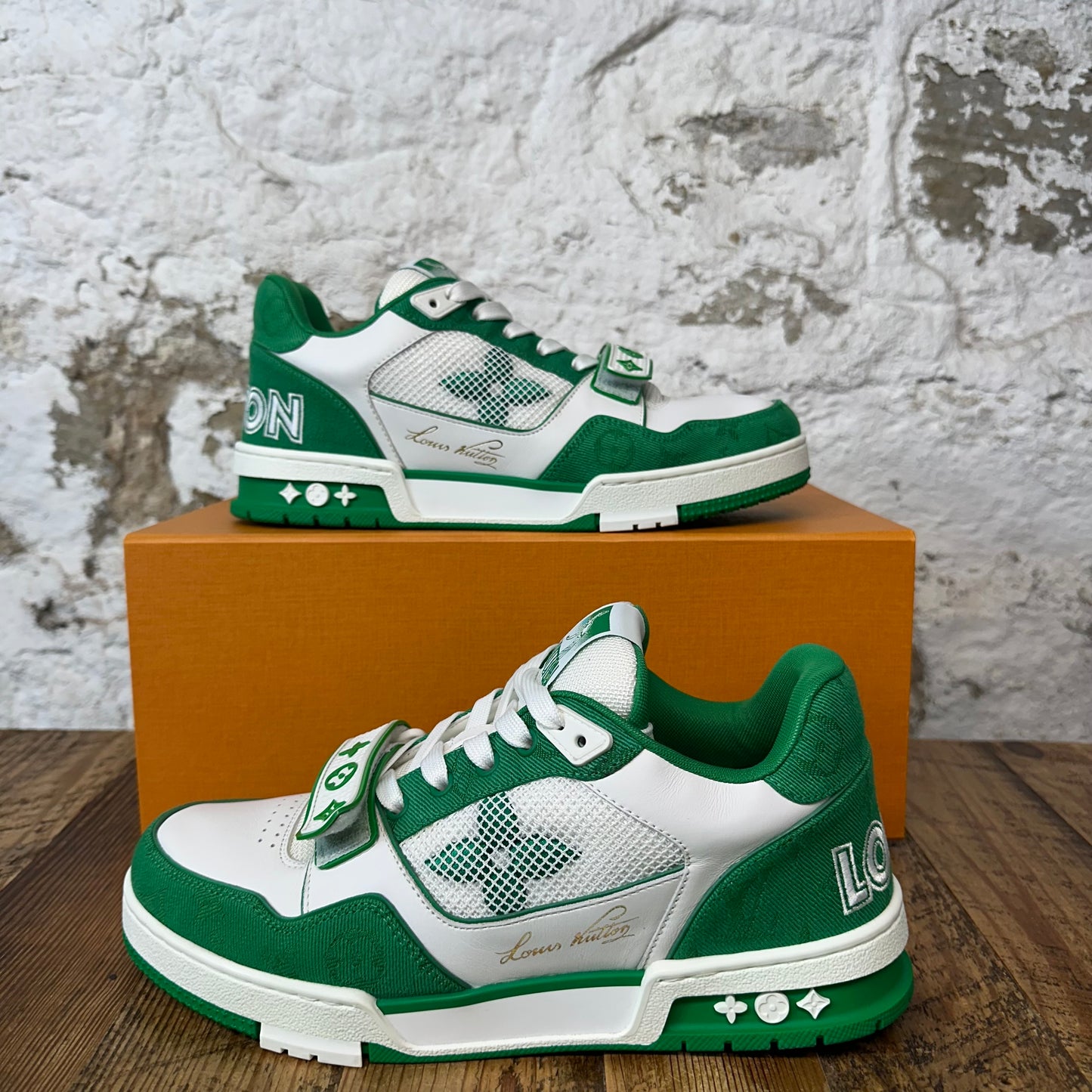 Louis Vuiton Green White Strap Trainer Sz 8.5 (7LV)
