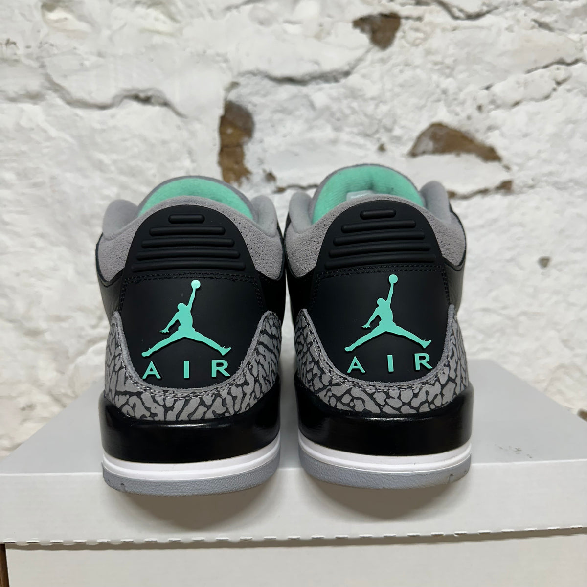 Air Jordan 3 Green Glow Sz 13