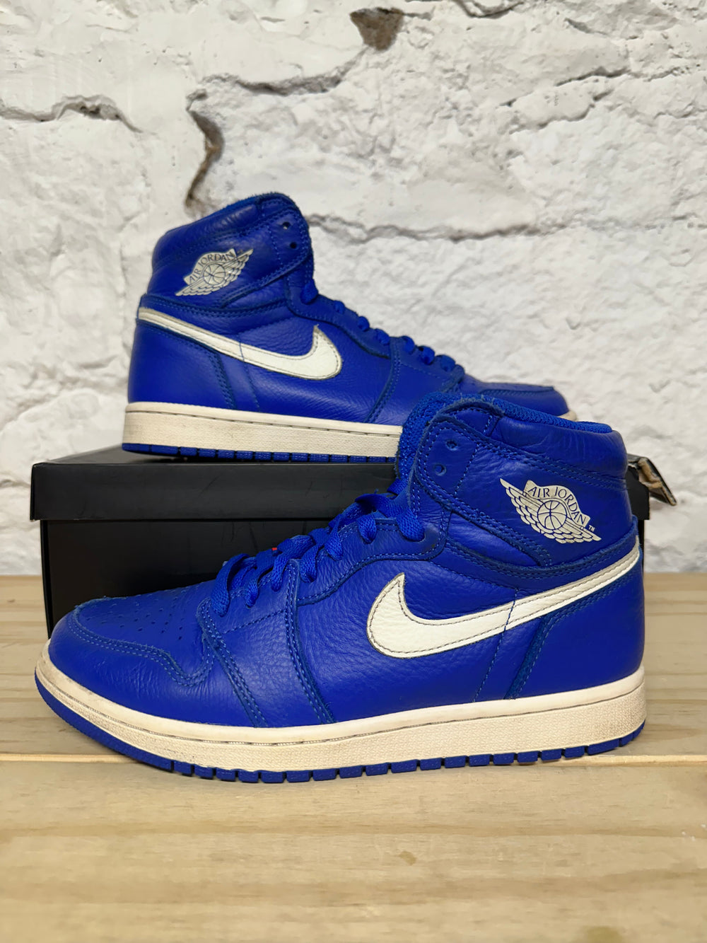 Air Jordan 1 High Hyper Royal Sz 8