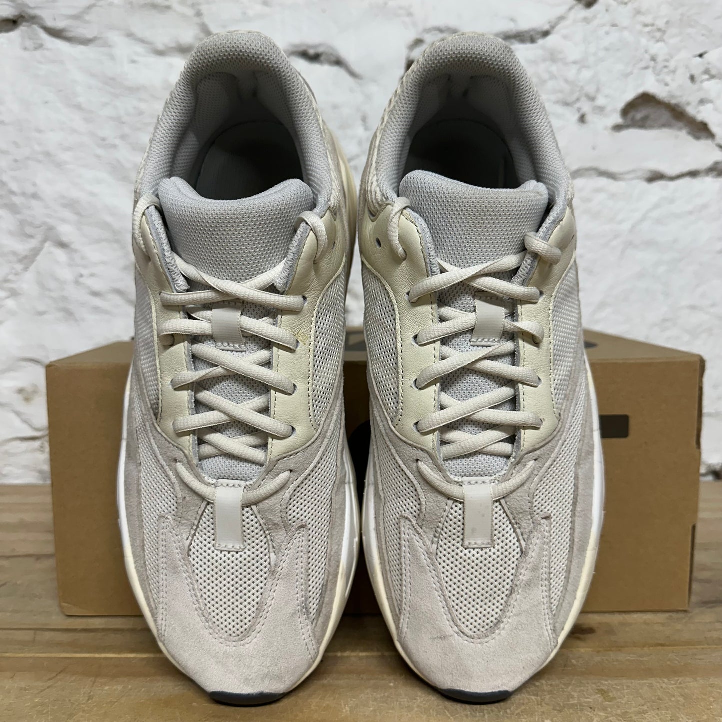 Yeezy 700 Analog Sz 10.5