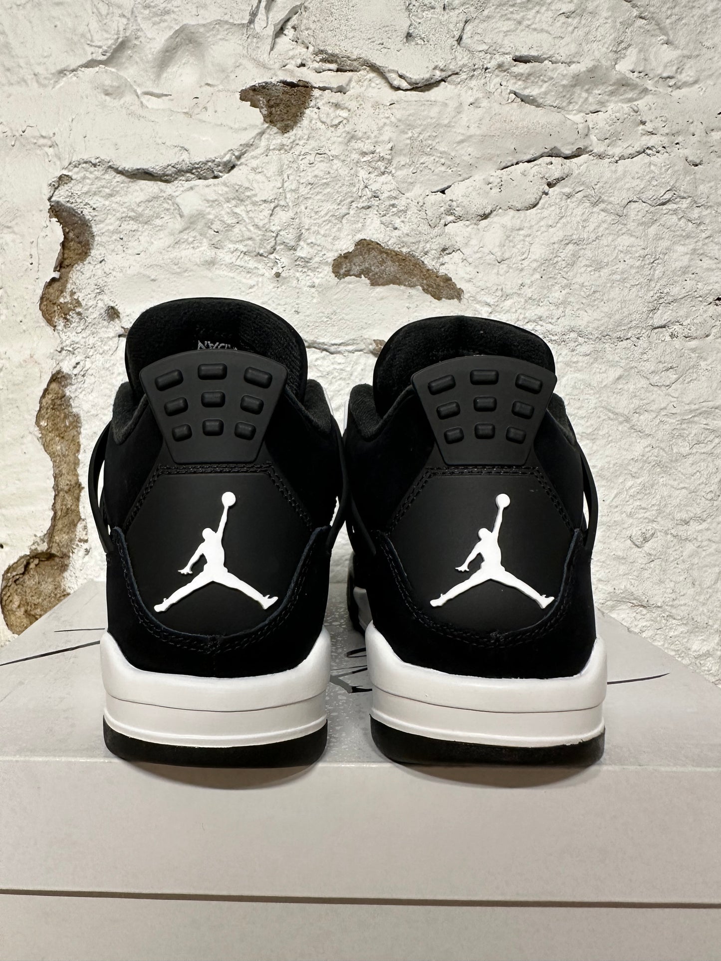Air Jordan 4 White Thunder Sz 5.5Y