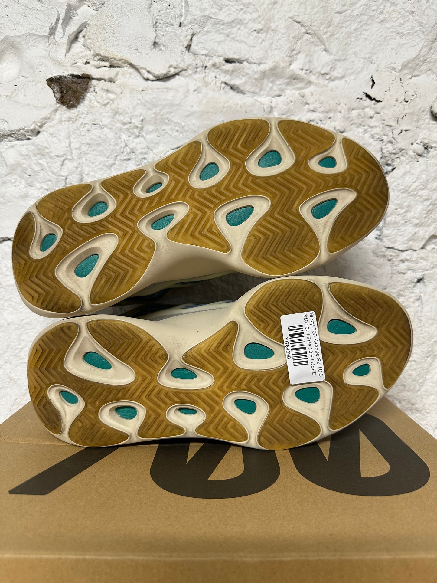 Yeezy 700 Kyanite Sz 10.5