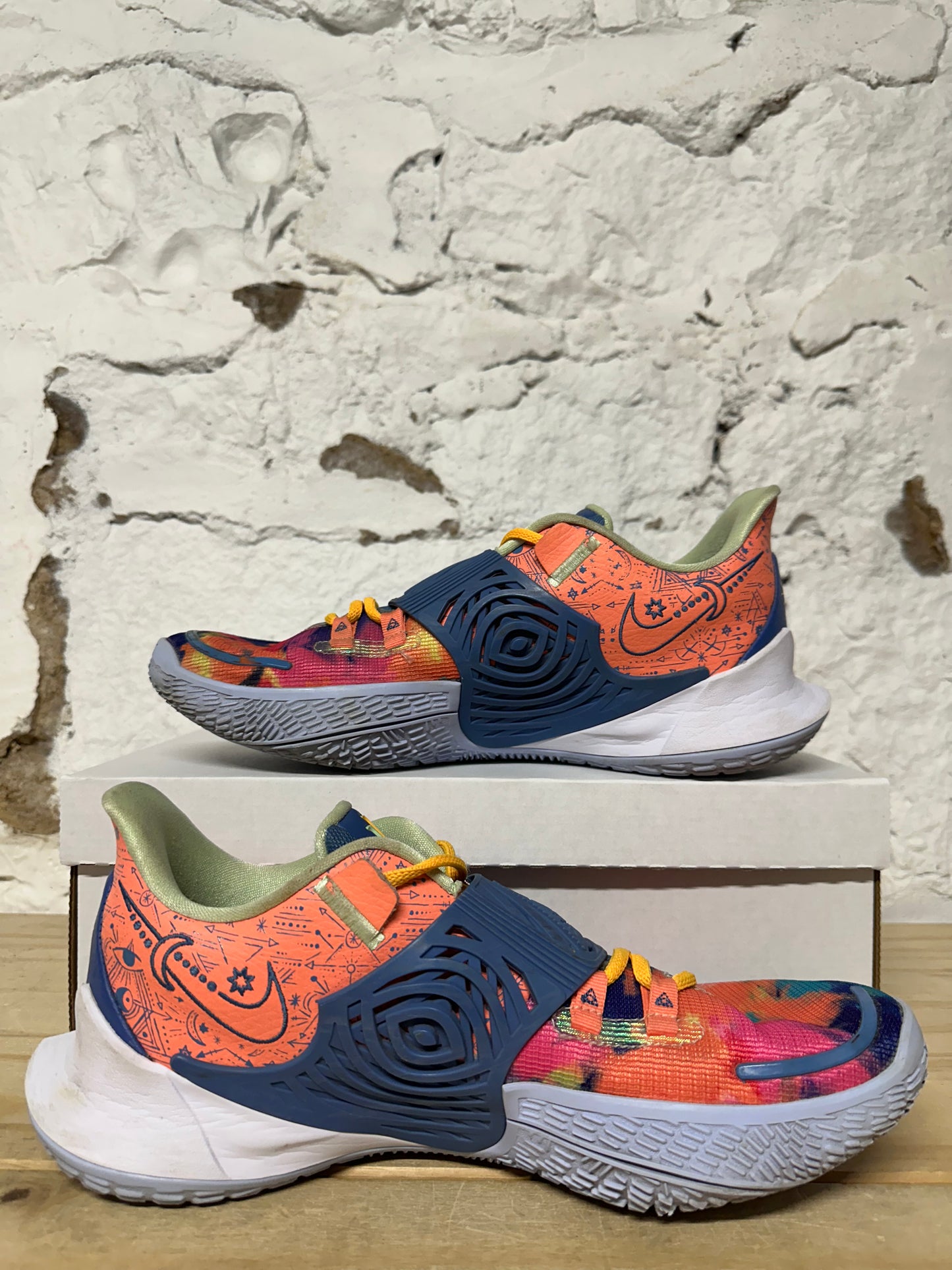 Nike Kyrie 3 Low Atomic Pink Stone Blue Sz 11