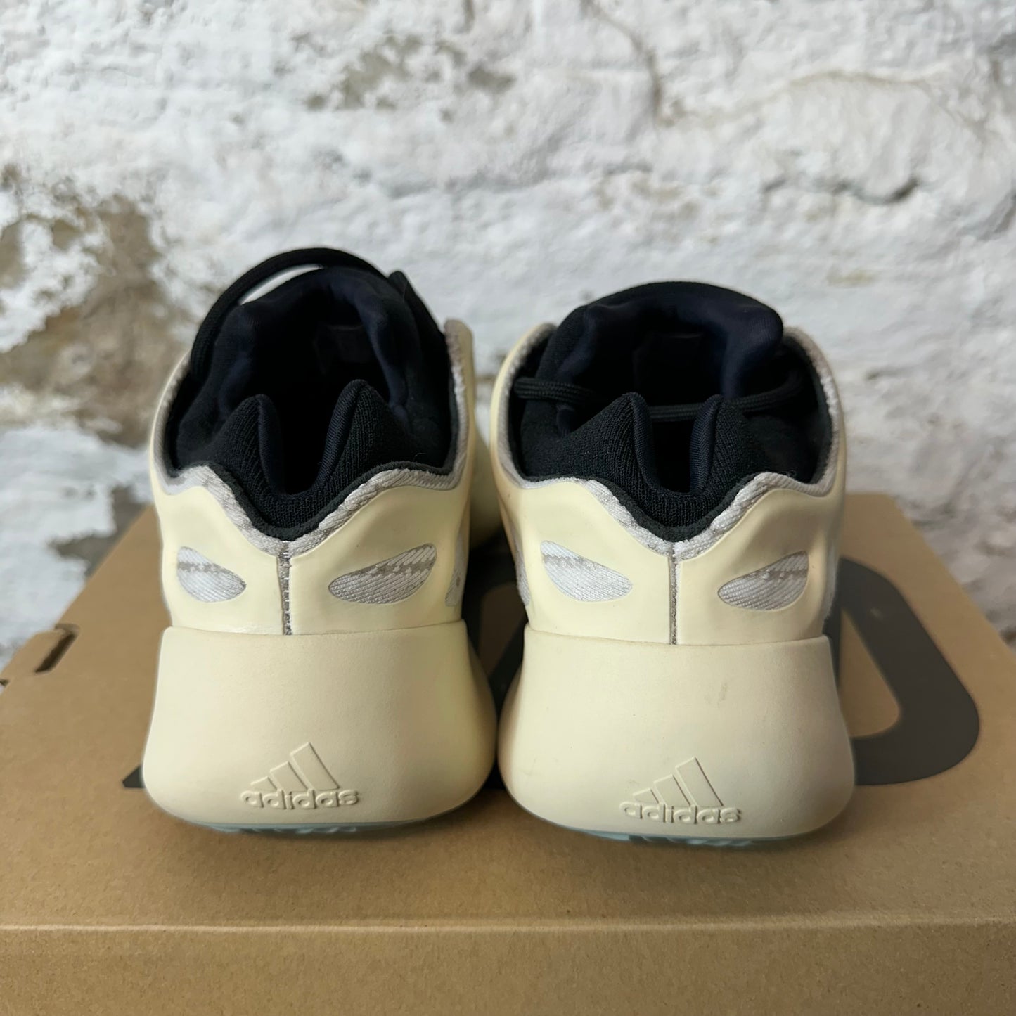 Yeezy 700 Azael Sz 9