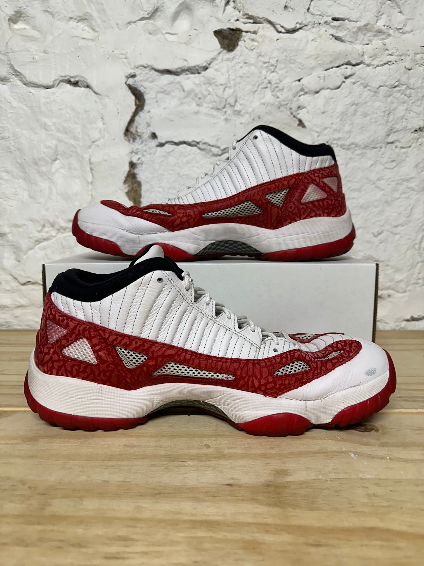 Air Jordan 11 Low IE Gym Red Sz 13