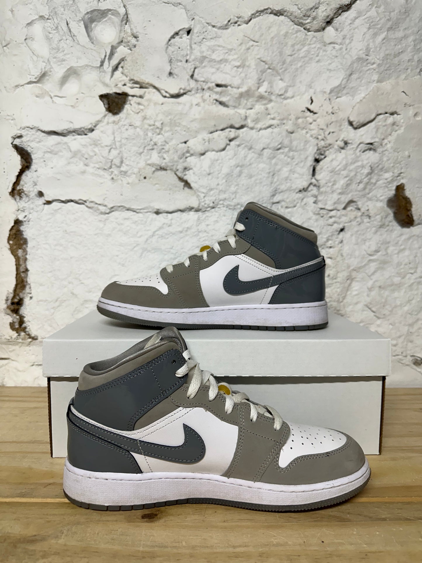 Air Jordan 1 Mid Cool Grey Sz 7Y