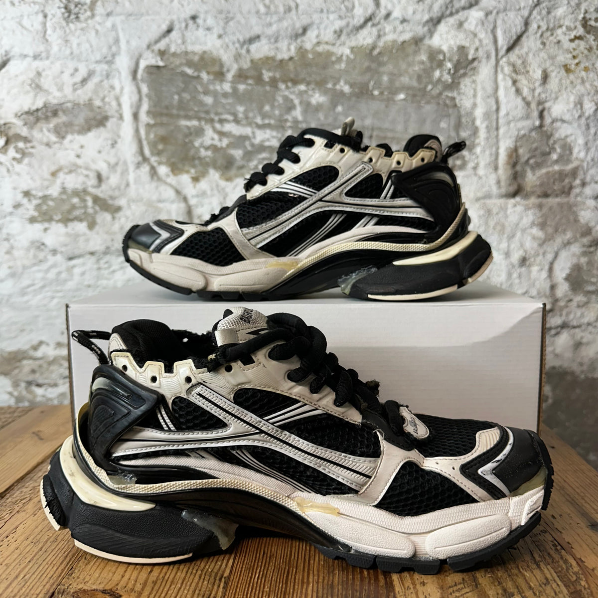 Balenciaga Runner Black White Sneaker Sz 6.5 (39)