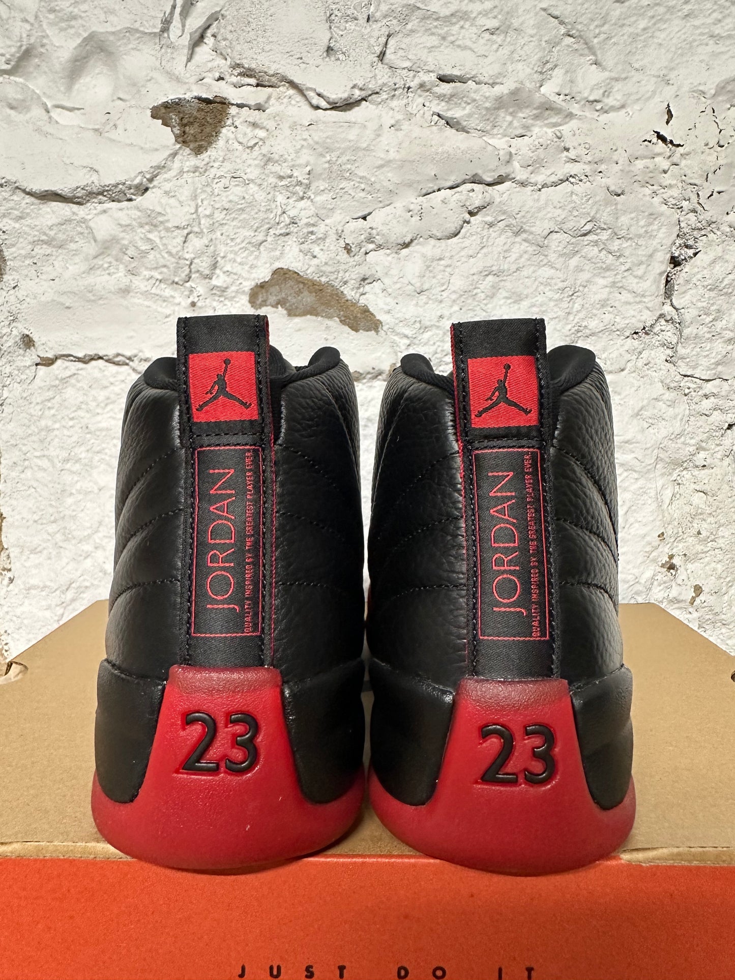 Air Jordan 12 Flu Game Sz 9 DS