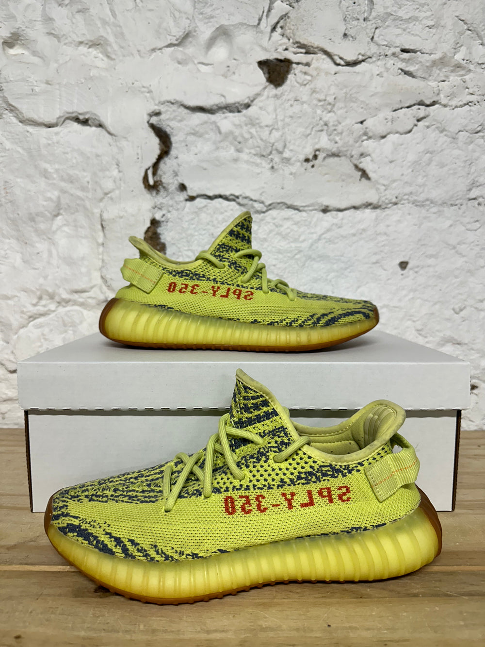 Yeezy 350 V2 Semi Frozen Yellow Sz 5.5