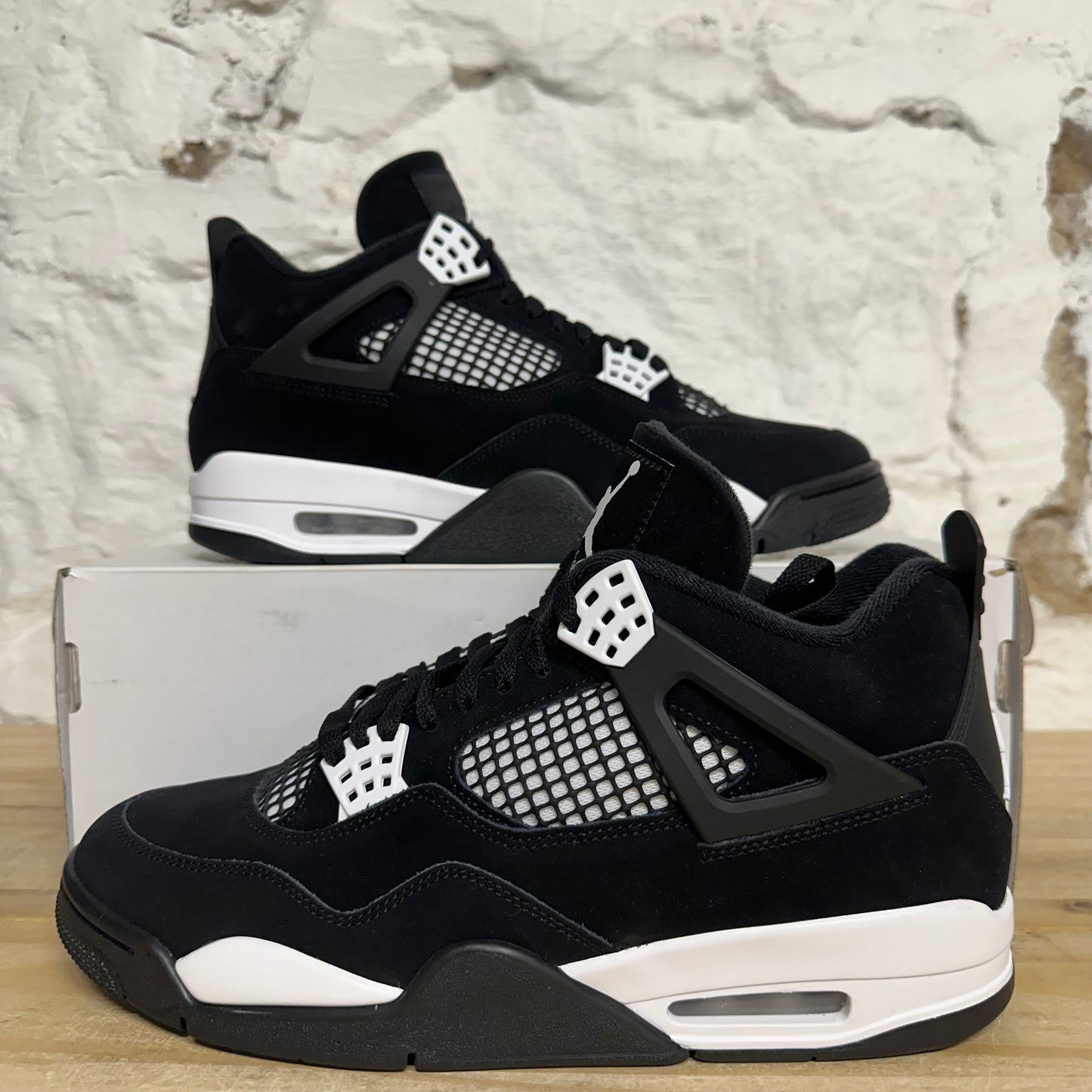 Air Jordan 4 White Thunder Sz 10.5 DS
