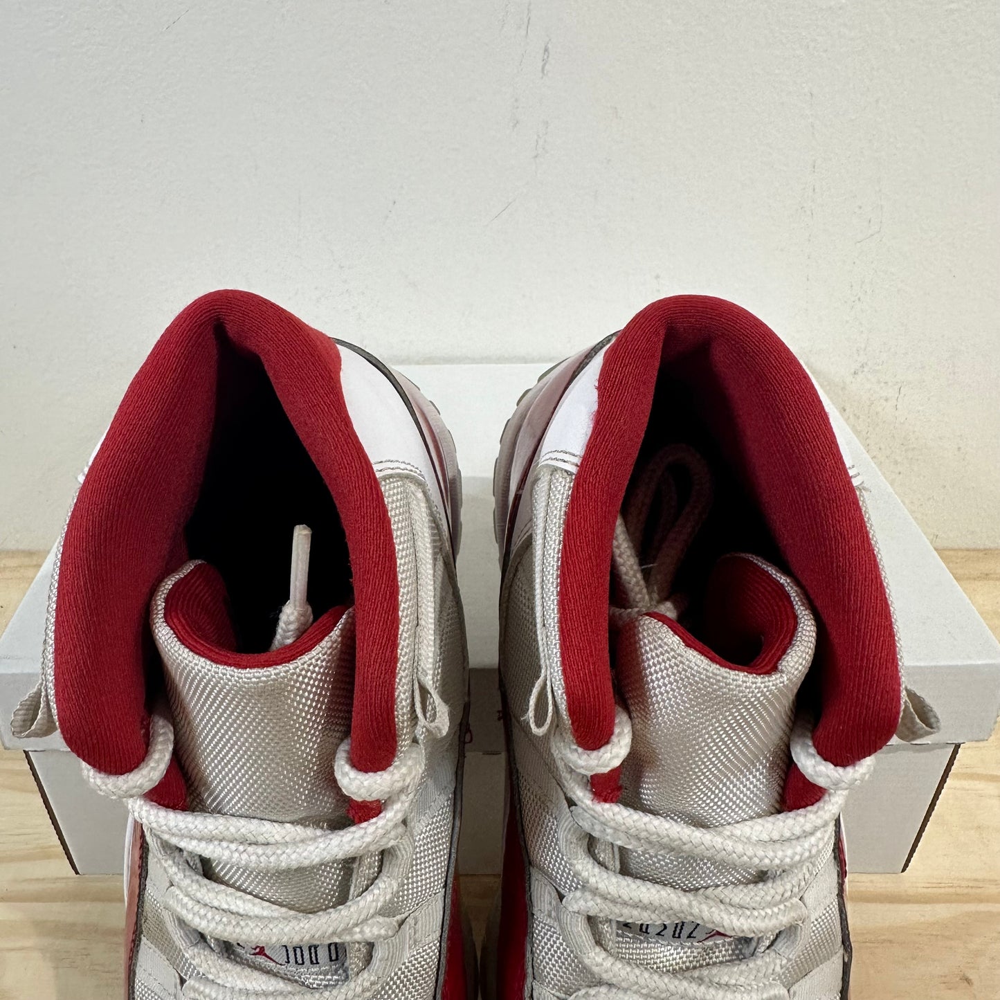 Air Jordan 11 High Cherry Sz 9.5