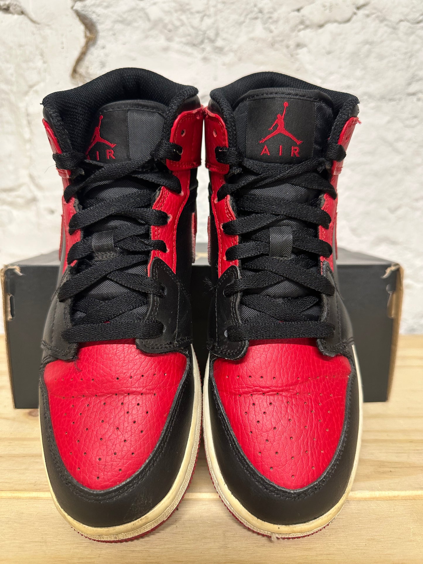 Air Jordan 1 Mid Banned Sz 6Y