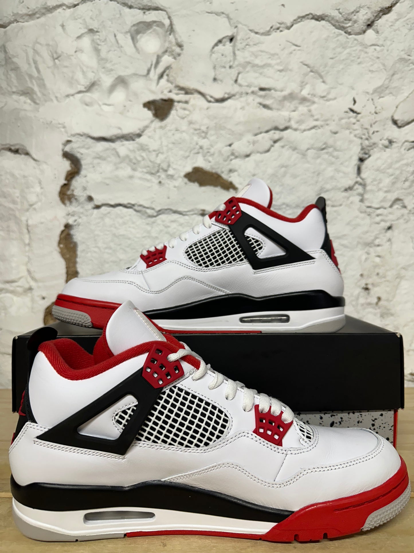 Air Jordan 4 Fire Red Sz 10.5 DS