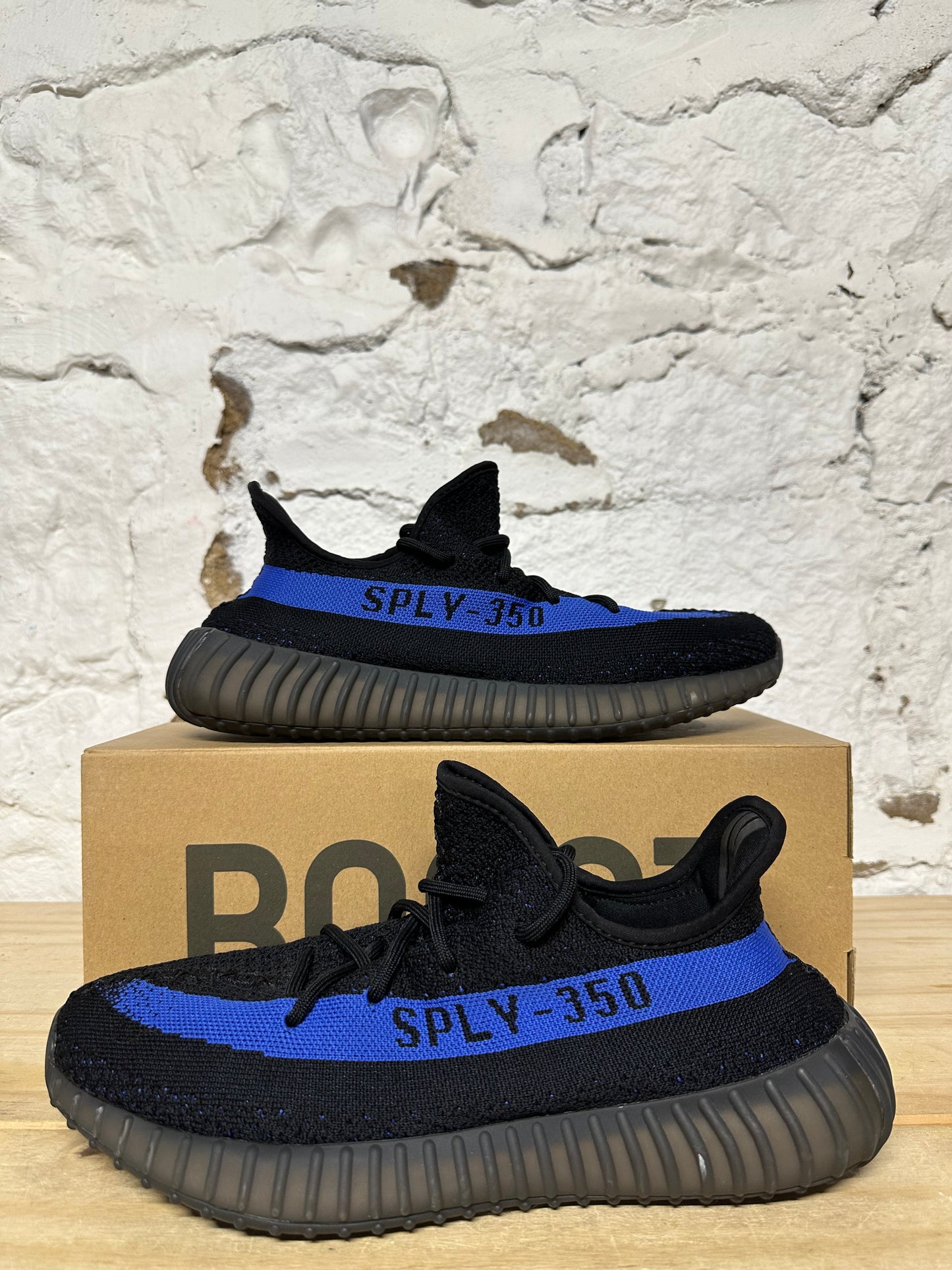 Yeezy 350 V2 Dazzling Blue Sz 10.5