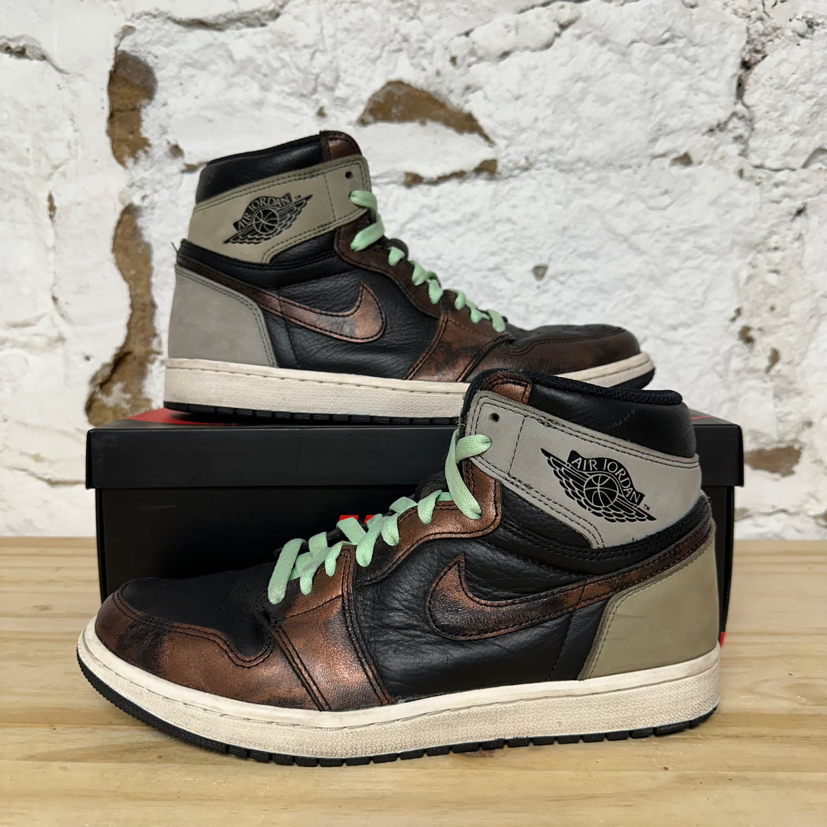 Air Jordan 1 High Shadow Patina Sz 9